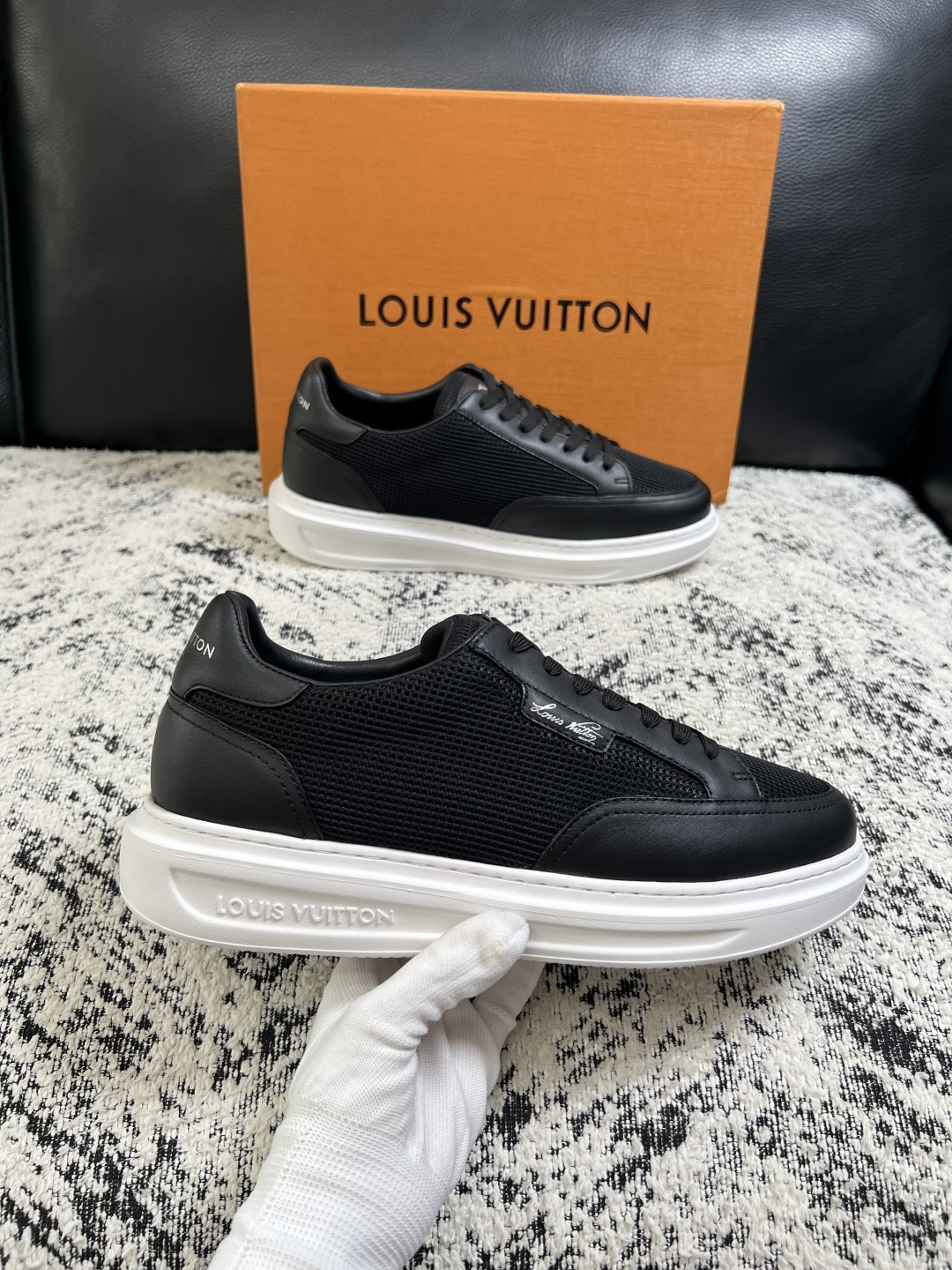 Lv  高品质  顶级工艺品  路易威登，运动板鞋专柜同步，鞋面意大利进口，高品质拼接缤纷色彩复杂工艺品，进口牛皮里垫柔