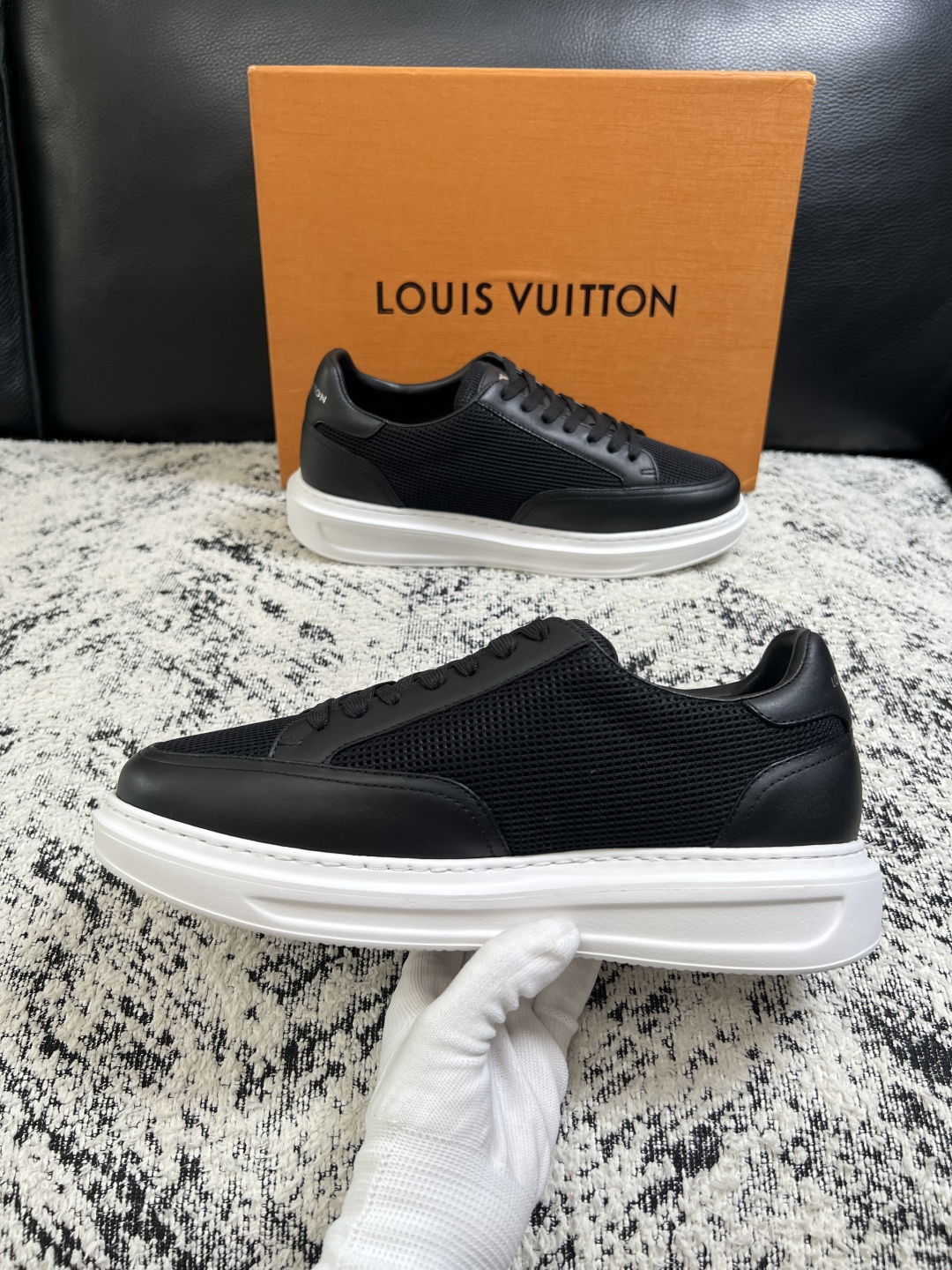 Lv  高品质  顶级工艺品  路易威登，运动板鞋专柜同步，鞋面意大利进口，高品质拼接缤纷色彩复杂工艺品，进口牛皮里垫柔