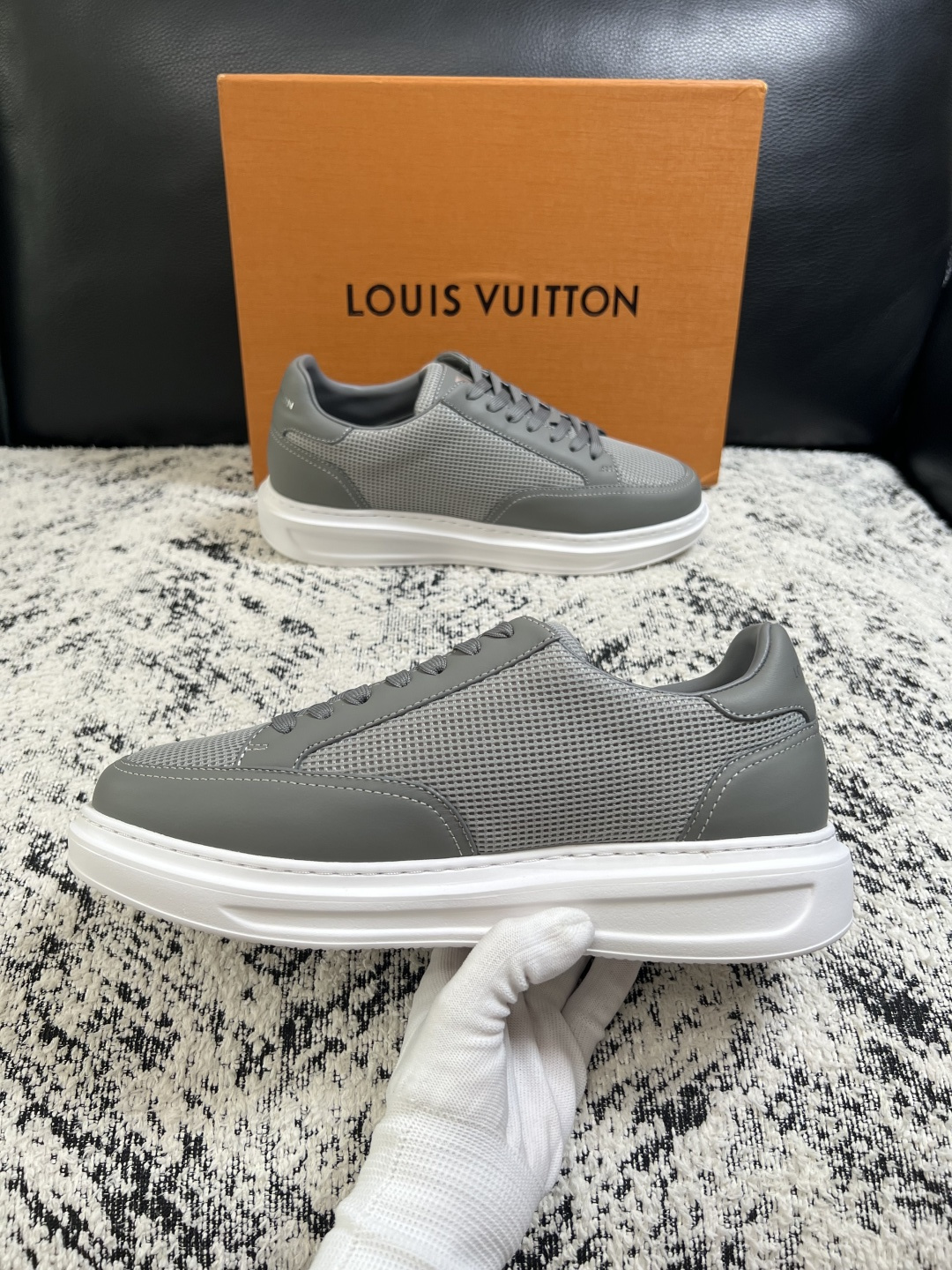 Lv  高品质  顶级工艺品  路易威登，运动板鞋专柜同步，鞋面意大利进口，高品质拼接缤纷色彩复杂工艺品，进口牛皮里垫柔