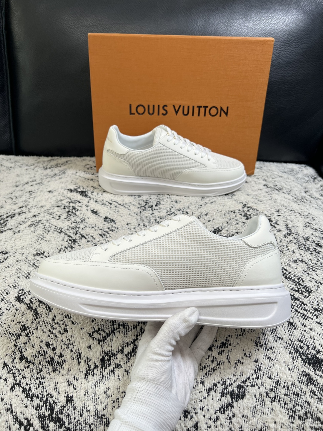 Lv  高品质  顶级工艺品  路易威登，运动板鞋专柜同步，鞋面意大利进口，高品质拼接缤纷色彩复杂工艺品，进口牛皮里垫柔