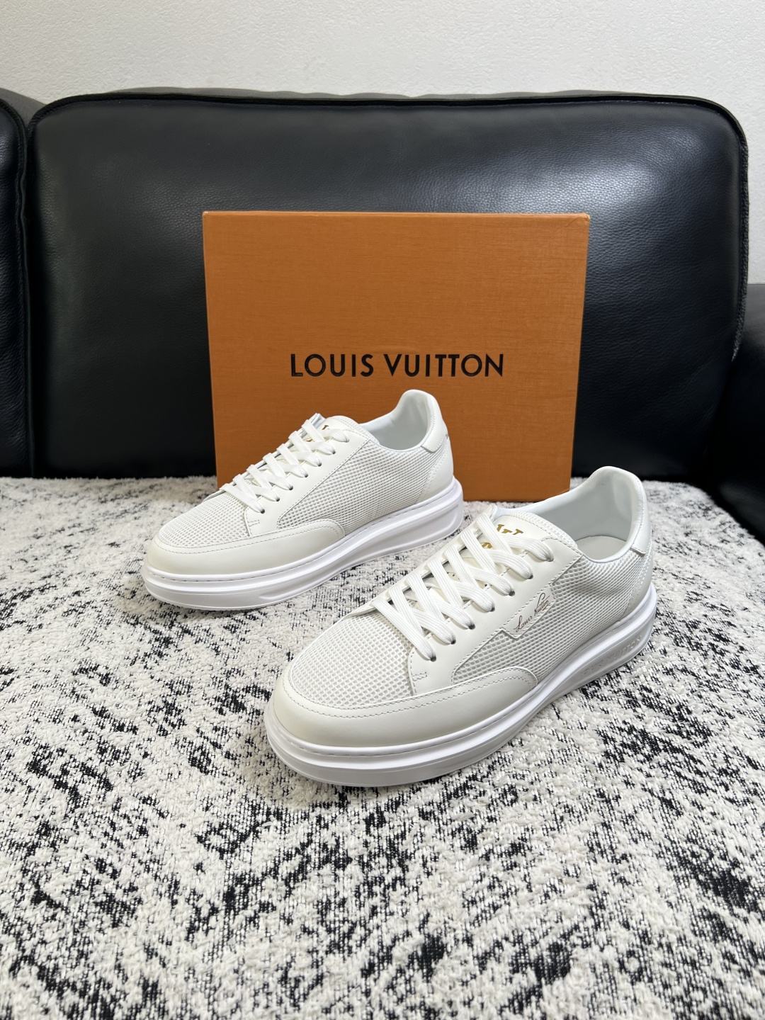 Lv  高品质  顶级工艺品  路易威登，运动板鞋专柜同步，鞋面意大利进口，高品质拼接缤纷色彩复杂工艺品，进口牛皮里垫柔