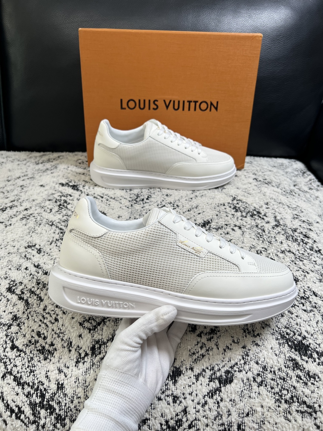 Lv  高品质  顶级工艺品  路易威登，运动板鞋专柜同步，鞋面意大利进口，高品质拼接缤纷色彩复杂工艺品，进口牛皮里垫柔