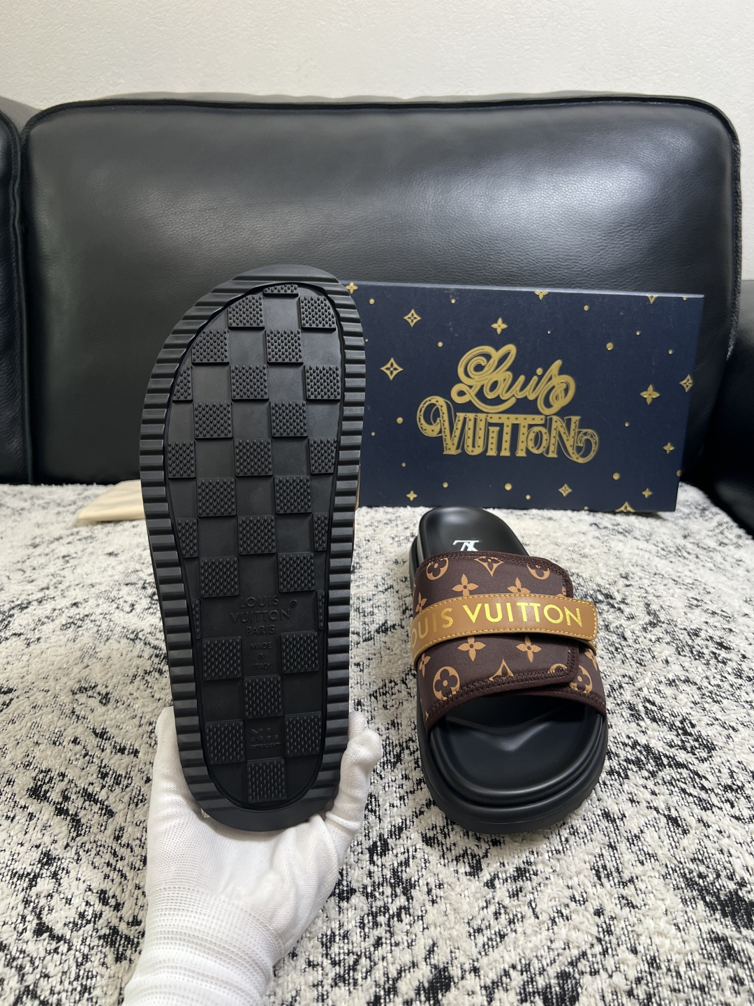 Lv  高品质  顶级工艺品  路易威登，拖鞋  专柜同步原厂配置，鞋面意大利进口，高品质拼接缤纷色彩复杂工艺品，进口牛