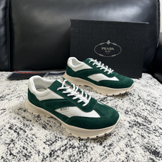 Prada 高品质 顶级工艺品,普拉达 专柜同步,原厂配置意大利进口牛皮搭配面料,进口牛皮内里垫,透气舒适,鞋底:原 Prada 高品质 顶级工艺品,普拉达 专柜同步,原厂配置意大利进口牛皮搭配面料,进口牛皮内里垫,透气舒适,鞋底:原