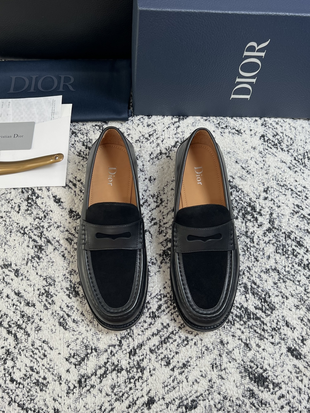 Dior  高品质  顶级工艺品  迪奥  皮鞋系列专柜同步原厂配置，意大利进口牛皮，全进口水染牛皮里垫，鞋底：原厂特供