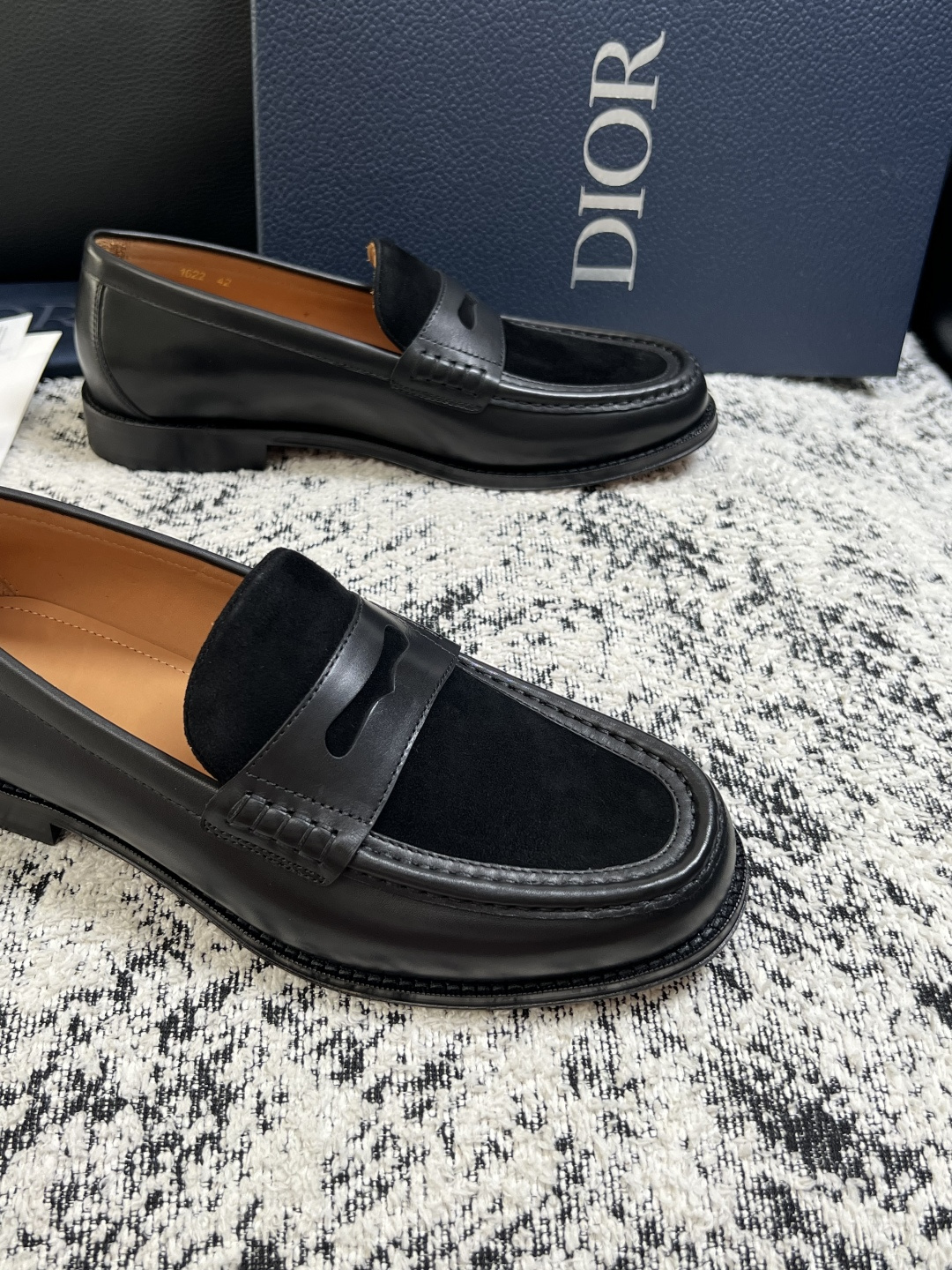 Dior  高品质  顶级工艺品  迪奥  皮鞋系列专柜同步原厂配置，意大利进口牛皮，全进口水染牛皮里垫，鞋底：原厂特供