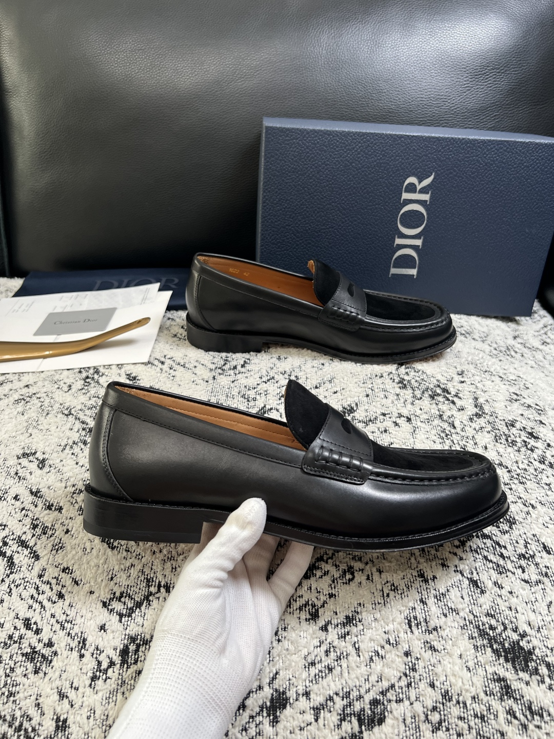 Dior  高品质  顶级工艺品  迪奥  皮鞋系列专柜同步原厂配置，意大利进口牛皮，全进口水染牛皮里垫，鞋底：原厂特供
