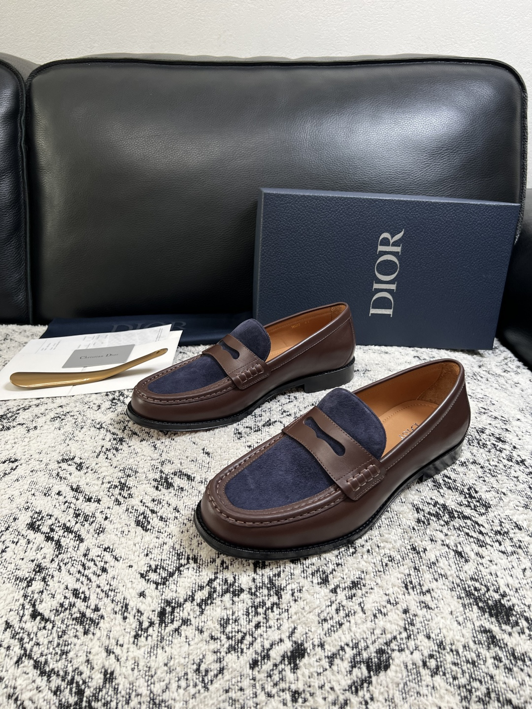Dior  高品质  顶级工艺品  迪奥  皮鞋系列专柜同步原厂配置，意大利进口牛皮，全进口水染牛皮里垫，鞋底：原厂特供