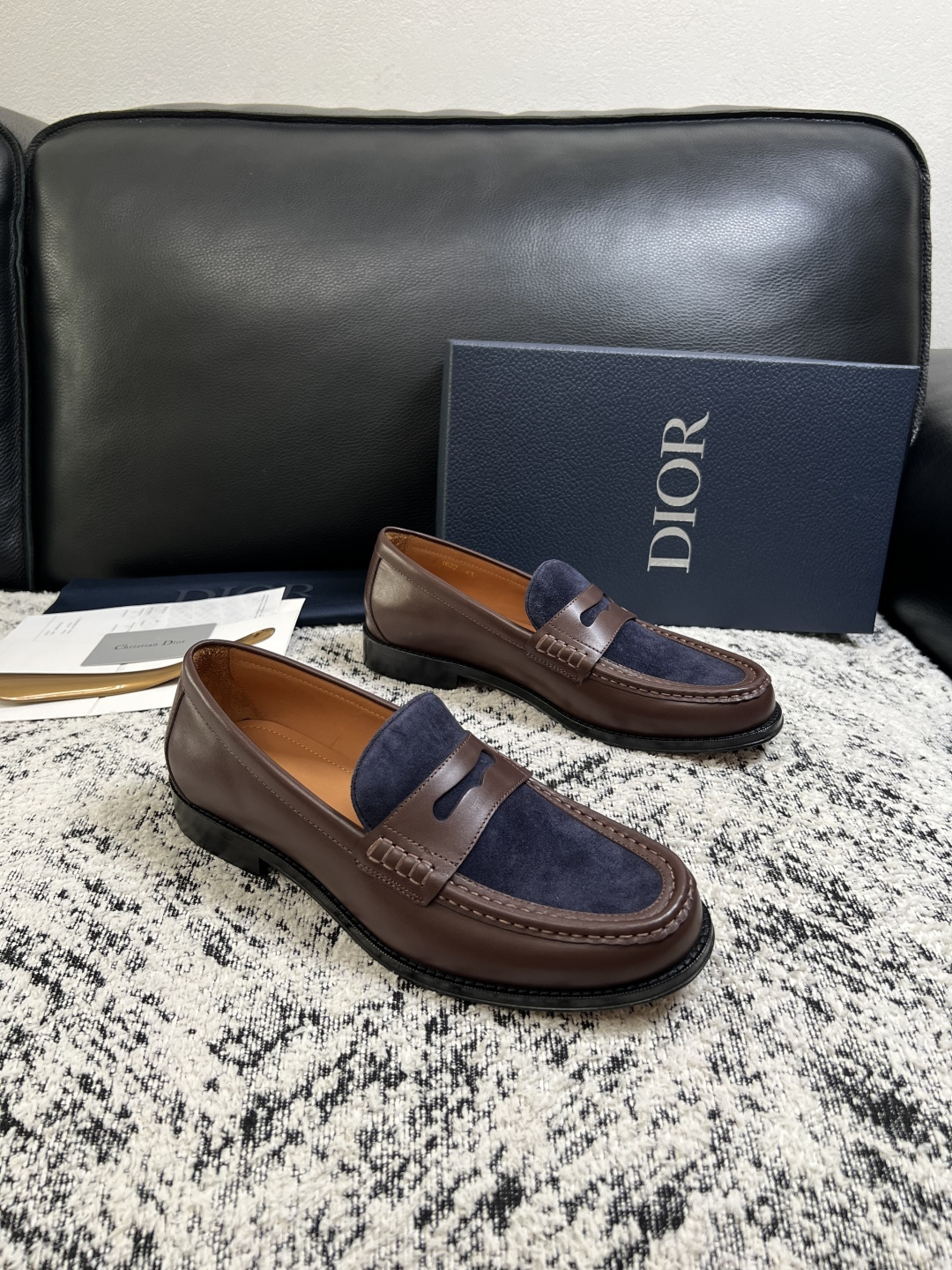 Dior  高品质  顶级工艺品  迪奥  皮鞋系列专柜同步原厂配置，意大利进口牛皮，全进口水染牛皮里垫，鞋底：原厂特供
