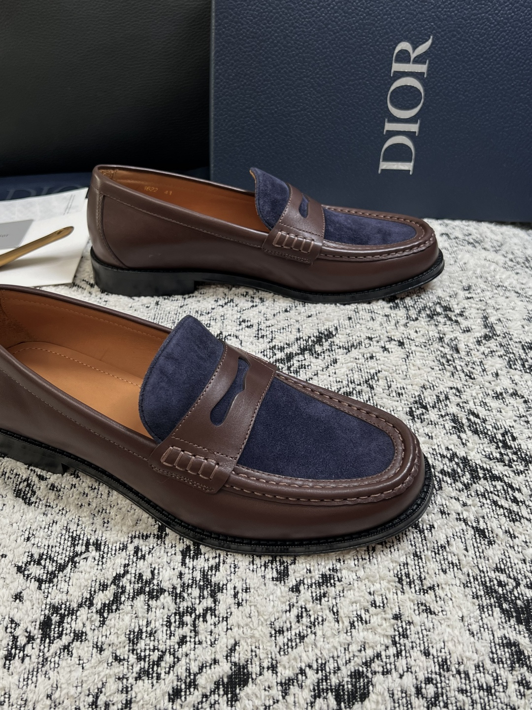 Dior  高品质  顶级工艺品  迪奥  皮鞋系列专柜同步原厂配置，意大利进口牛皮，全进口水染牛皮里垫，鞋底：原厂特供