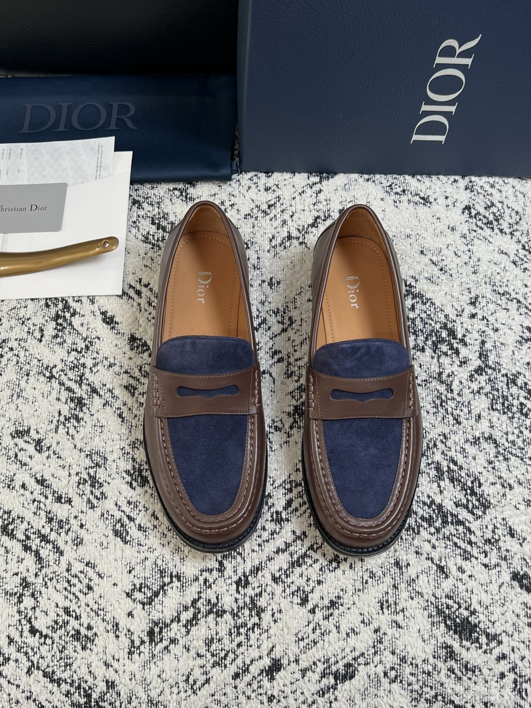 Dior  高品质  顶级工艺品  迪奥  皮鞋系列专柜同步原厂配置，意大利进口牛皮，全进口水染牛皮里垫，鞋底：原厂特供