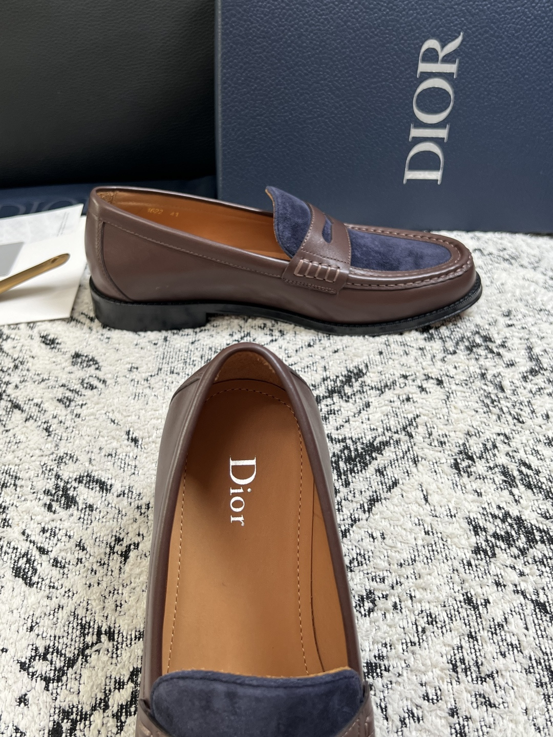 Dior  高品质  顶级工艺品  迪奥  皮鞋系列专柜同步原厂配置，意大利进口牛皮，全进口水染牛皮里垫，鞋底：原厂特供