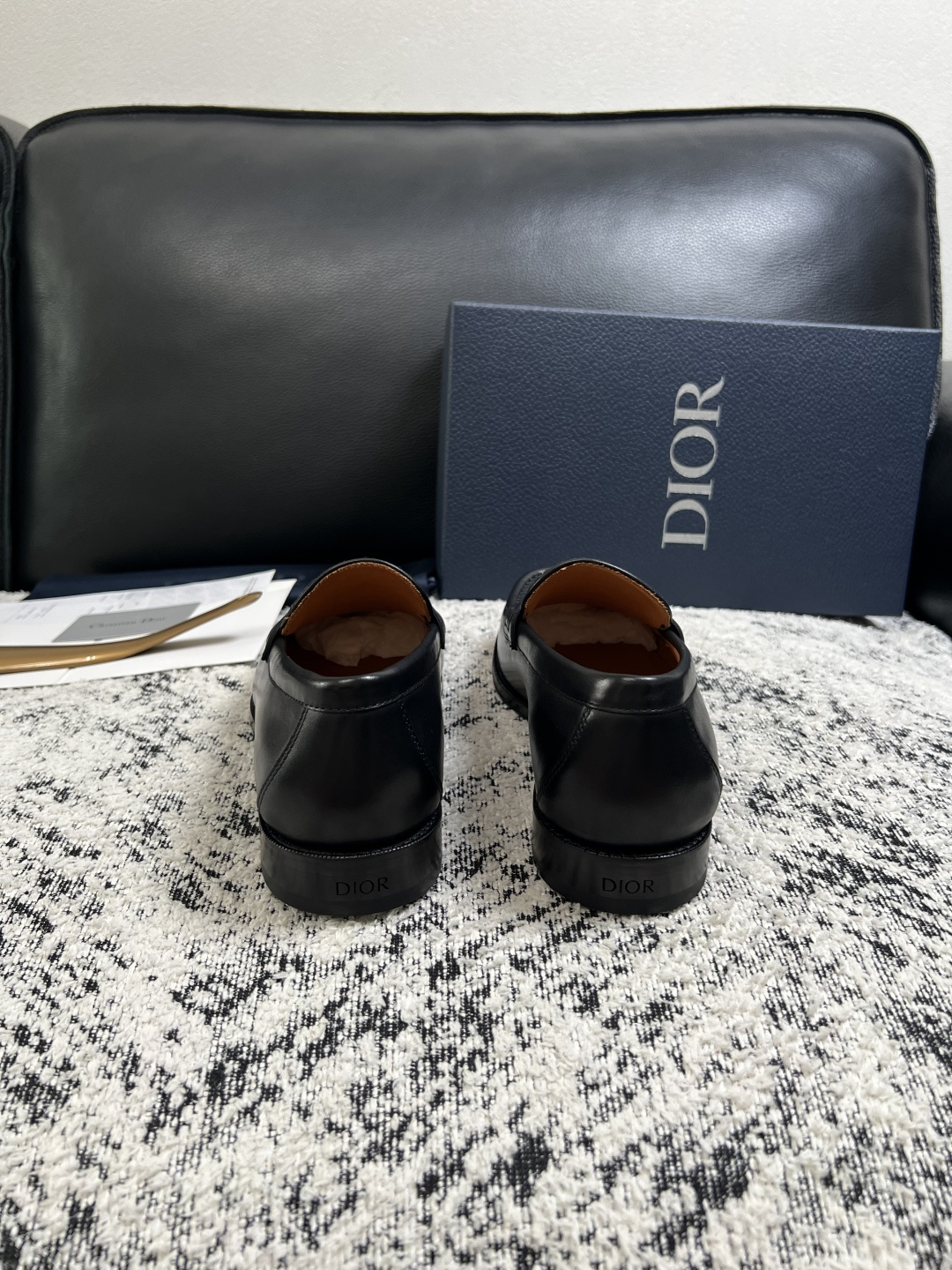 Dior  高品质  顶级工艺品  迪奥  皮鞋系列专柜同步原厂配置，意大利进口牛皮，全进口水染牛皮里垫，鞋底：原厂特供