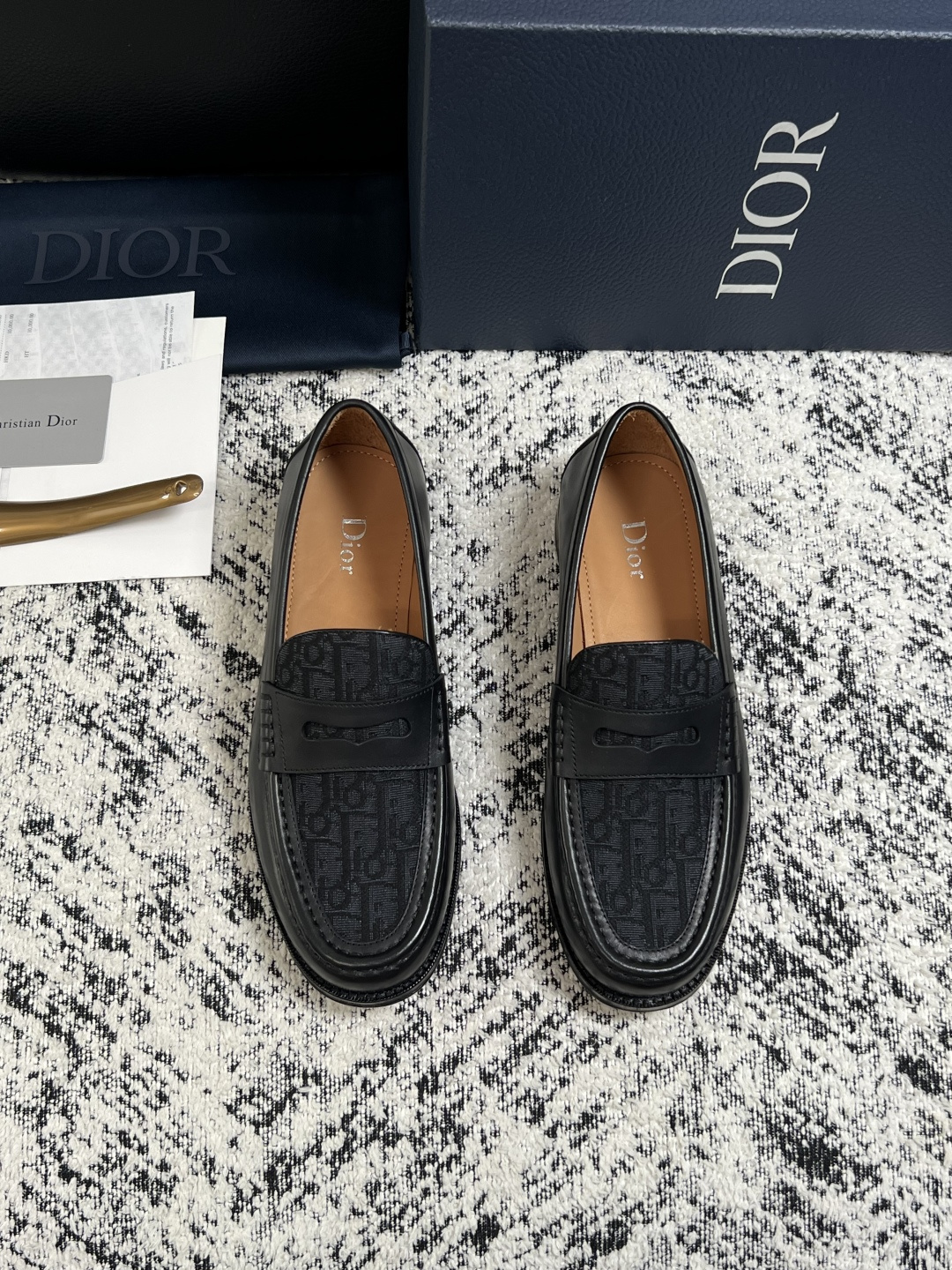 Dior  高品质  顶级工艺品  迪奥  皮鞋系列专柜同步原厂配置，意大利进口牛皮，全进口水染牛皮里垫，鞋底：原厂特供