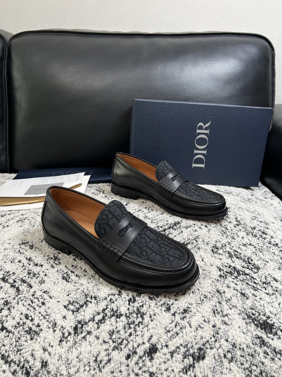 Dior  高品质  顶级工艺品  迪奥  皮鞋系列专柜同步原厂配置，意大利进口牛皮，全进口水染牛皮里垫，鞋底：原厂特供