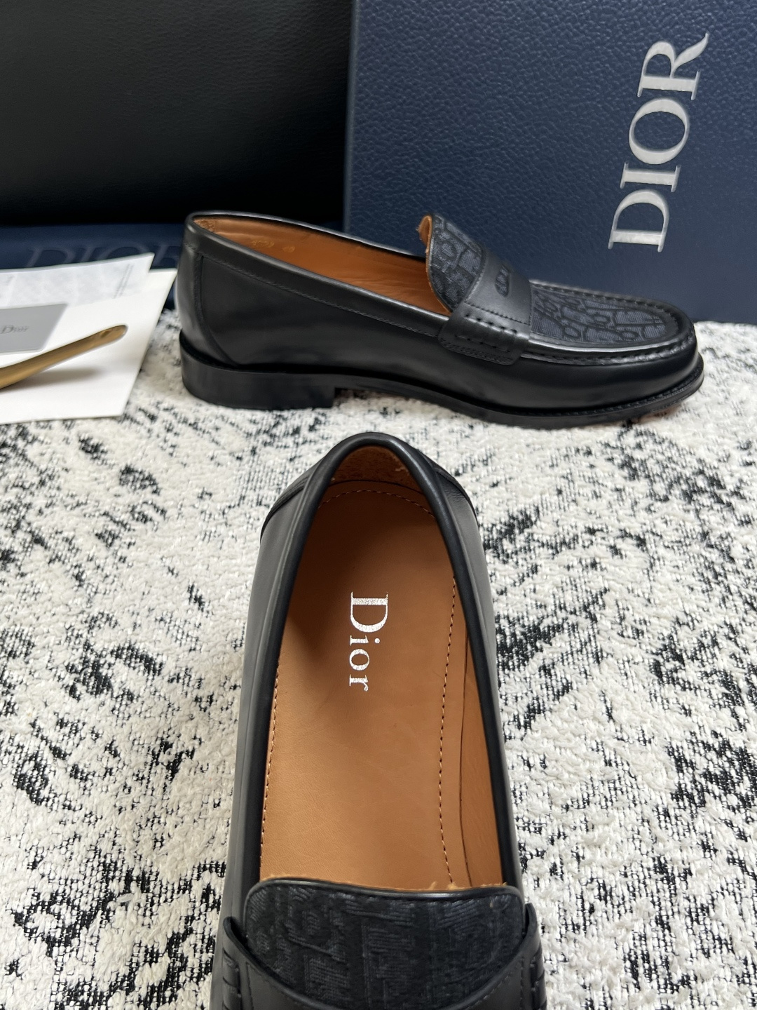 Dior  高品质  顶级工艺品  迪奥  皮鞋系列专柜同步原厂配置，意大利进口牛皮，全进口水染牛皮里垫，鞋底：原厂特供