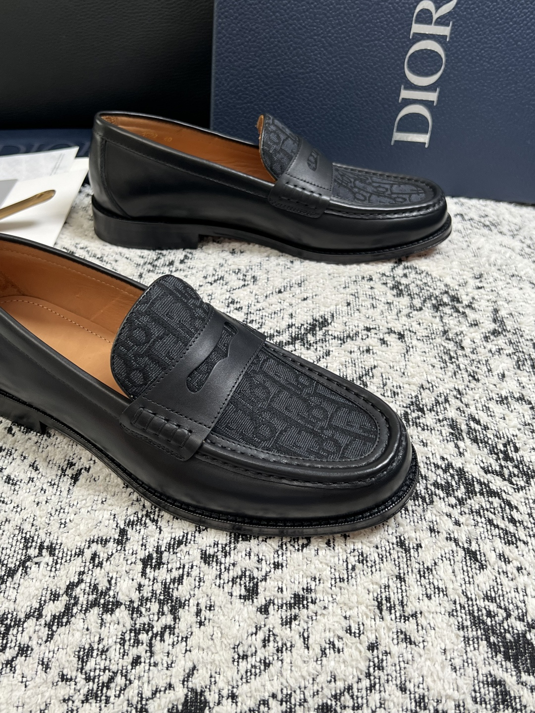 Dior  高品质  顶级工艺品  迪奥  皮鞋系列专柜同步原厂配置，意大利进口牛皮，全进口水染牛皮里垫，鞋底：原厂特供