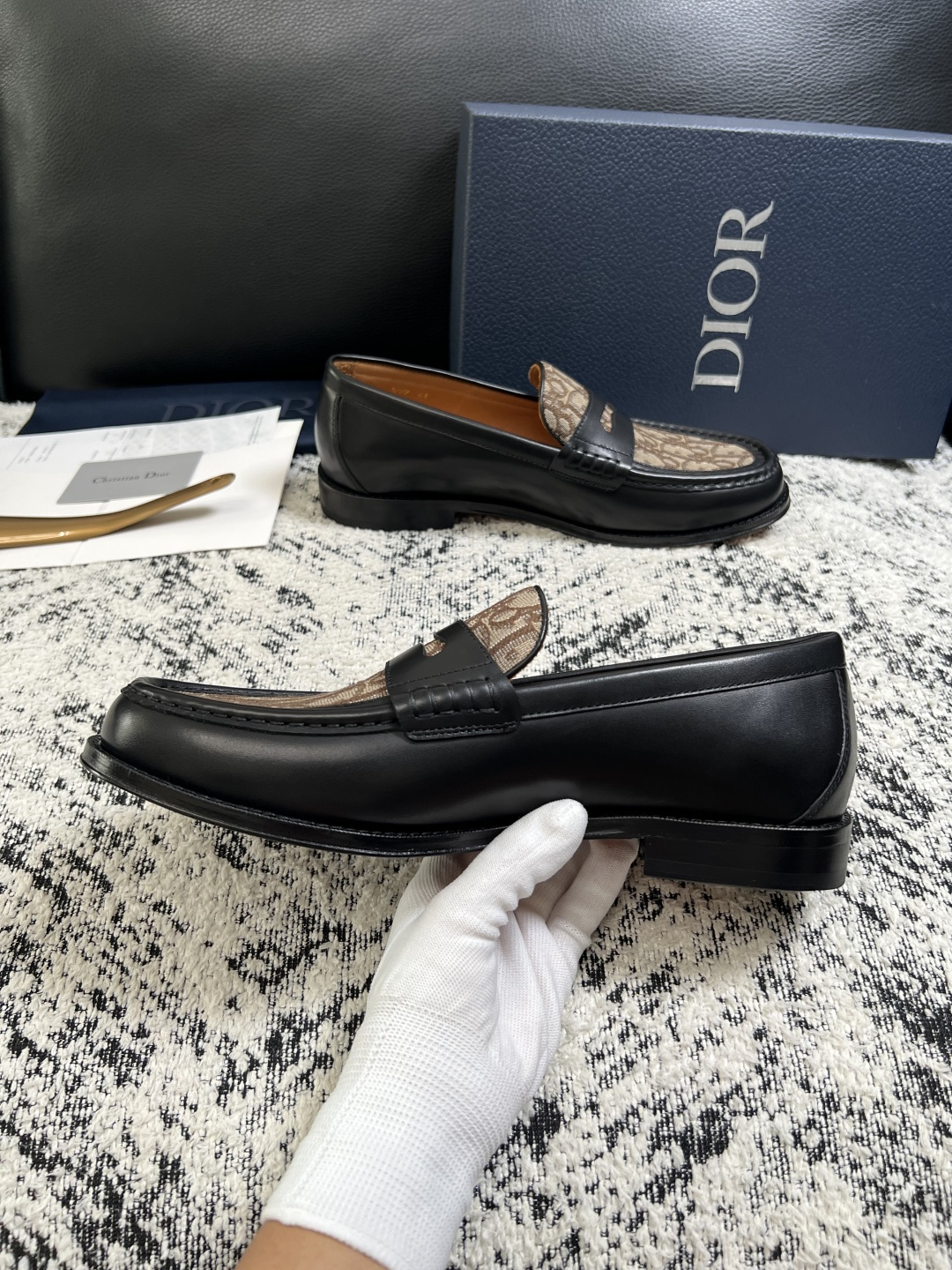 Dior  高品质  顶级工艺品  迪奥  皮鞋系列专柜同步原厂配置，意大利进口牛皮，全进口水染牛皮里垫，鞋底：原厂特供