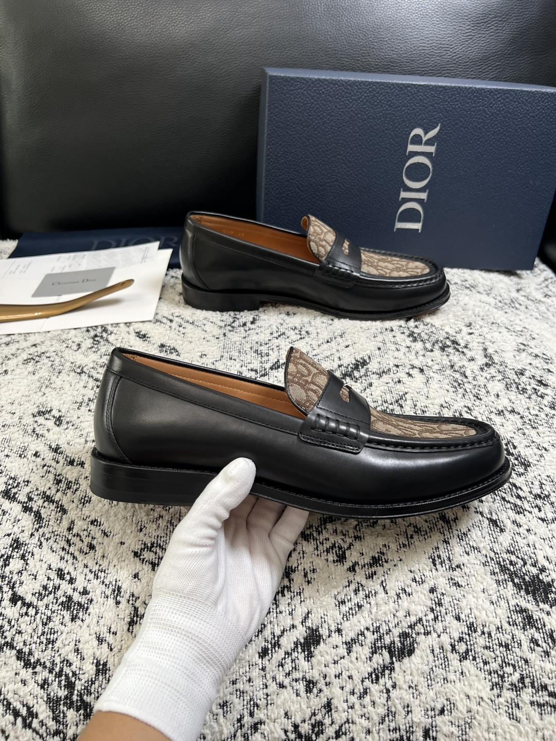 Dior  高品质  顶级工艺品  迪奥  皮鞋系列专柜同步原厂配置，意大利进口牛皮，全进口水染牛皮里垫，鞋底：原厂特供