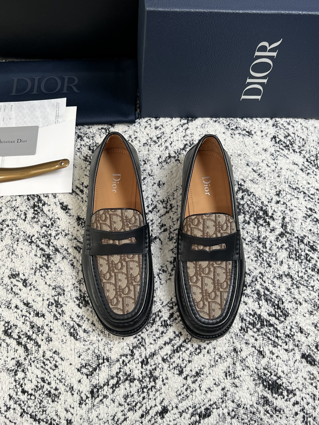 Dior  高品质  顶级工艺品  迪奥  皮鞋系列专柜同步原厂配置，意大利进口牛皮，全进口水染牛皮里垫，鞋底：原厂特供