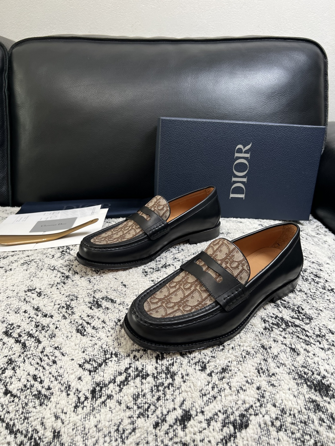 Dior  高品质  顶级工艺品  迪奥  皮鞋系列专柜同步原厂配置，意大利进口牛皮，全进口水染牛皮里垫，鞋底：原厂特供