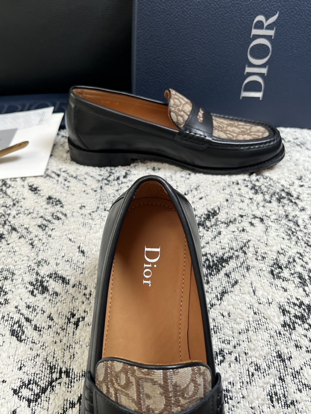 Dior  高品质  顶级工艺品  迪奥  皮鞋系列专柜同步原厂配置，意大利进口牛皮，全进口水染牛皮里垫，鞋底：原厂特供