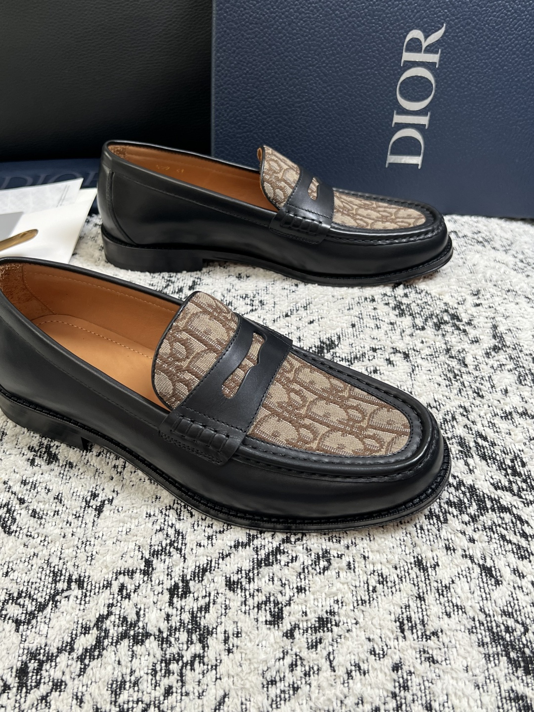 Dior  高品质  顶级工艺品  迪奥  皮鞋系列专柜同步原厂配置，意大利进口牛皮，全进口水染牛皮里垫，鞋底：原厂特供
