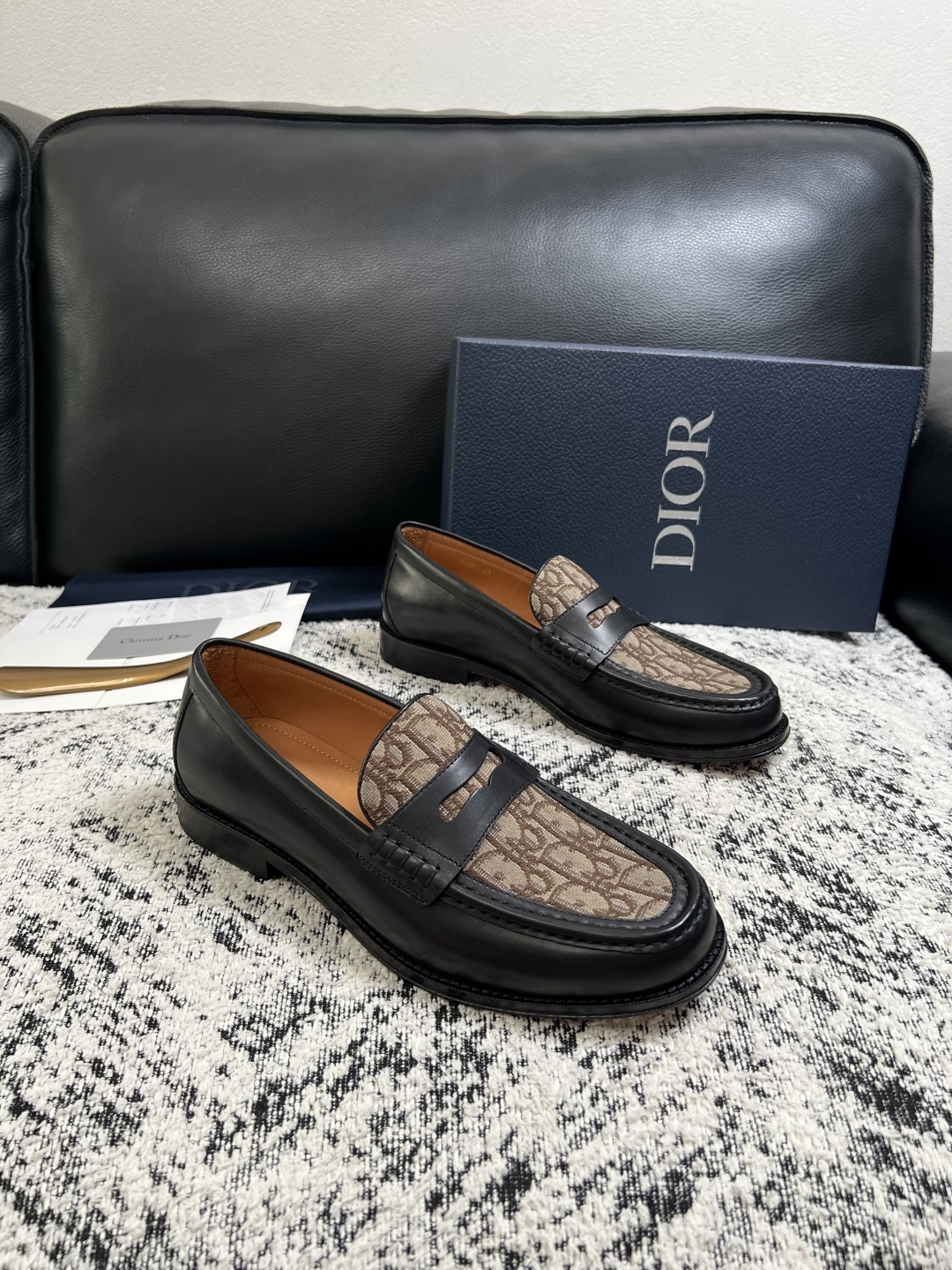 Dior  高品质  顶级工艺品  迪奥  皮鞋系列专柜同步原厂配置，意大利进口牛皮，全进口水染牛皮里垫，鞋底：原厂特供