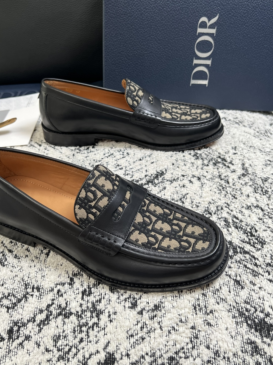 Dior  高品质  顶级工艺品  迪奥  皮鞋系列专柜同步原厂配置，意大利进口牛皮，全进口水染牛皮里垫，鞋底：原厂特供