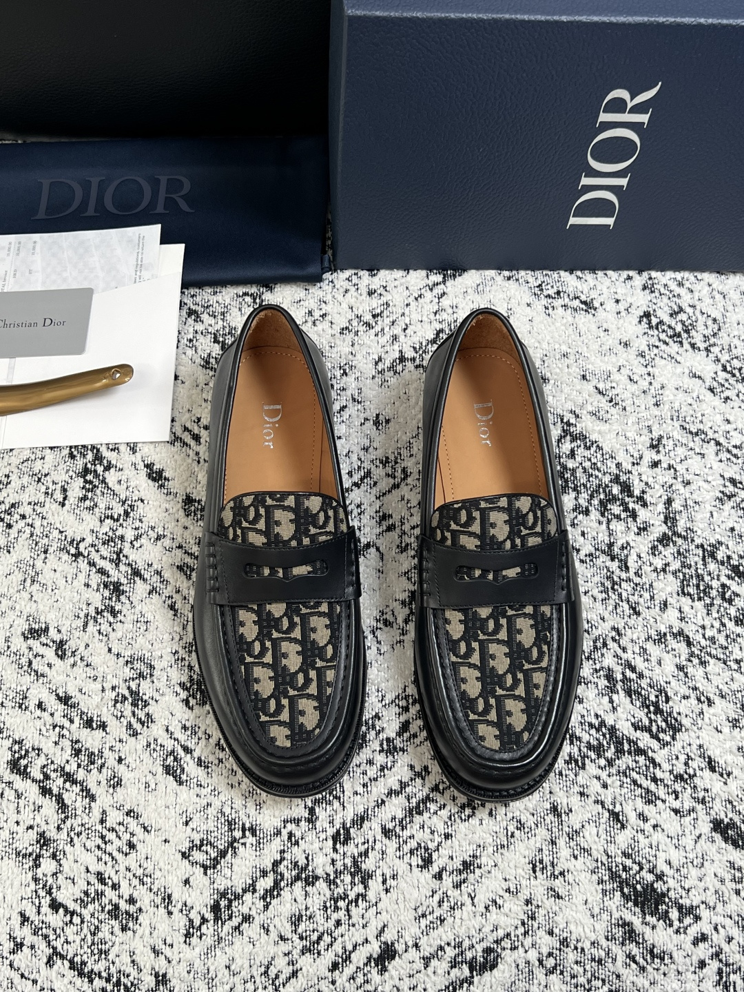 Dior  高品质  顶级工艺品  迪奥  皮鞋系列专柜同步原厂配置，意大利进口牛皮，全进口水染牛皮里垫，鞋底：原厂特供