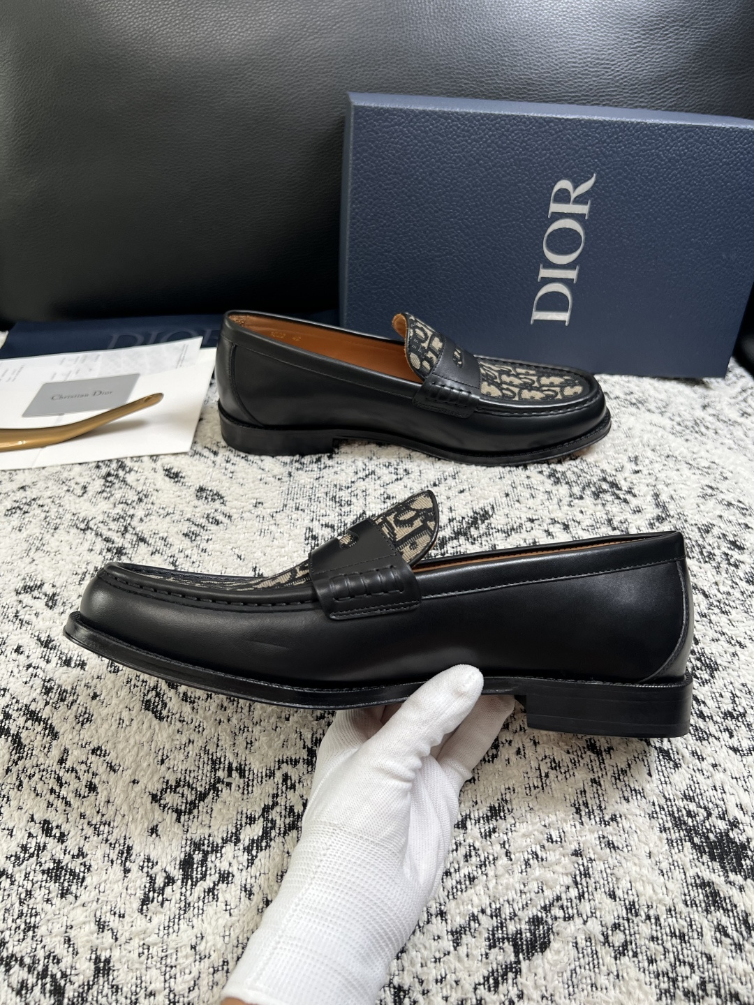 Dior  高品质  顶级工艺品  迪奥  皮鞋系列专柜同步原厂配置，意大利进口牛皮，全进口水染牛皮里垫，鞋底：原厂特供