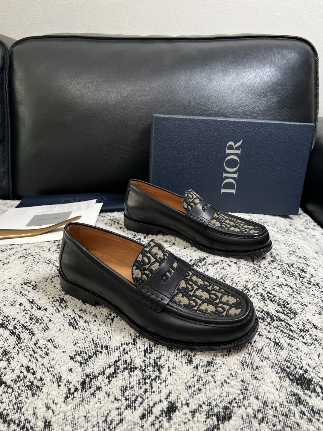 NO:930406,Dior high-quality top handicrafts, Dior leather shoes series counters are equipped with original factory configurations, imported Italian cowhide, fully imported water-dyed cowhide lining, original soles specially provided by the factory and super comfortable, original factory follow-up goods, code number 39-44 (can be ordered 38 45 46),, dior, dior, cowhide19860909Dior 高品质 顶级工艺品 迪奥 皮鞋系列专柜同步原厂配置,意大利进口牛皮,全进口水染牛皮里垫,鞋底原厂特供原版底超级舒适,原厂跟单货,码数39-44（可订38 45 46）,,dior,dior,cowhide,Men's shoes