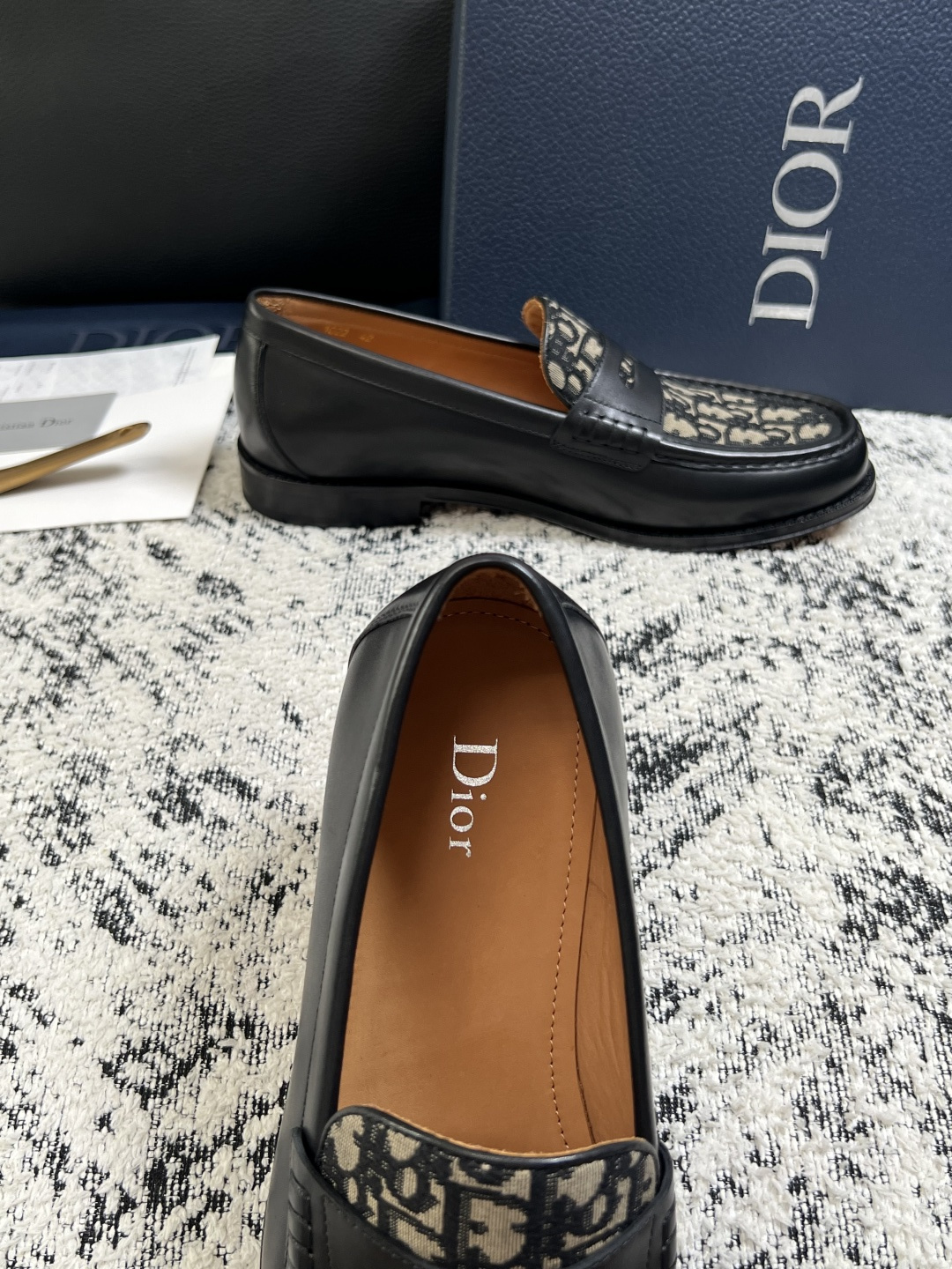 Dior  高品质  顶级工艺品  迪奥  皮鞋系列专柜同步原厂配置，意大利进口牛皮，全进口水染牛皮里垫，鞋底：原厂特供