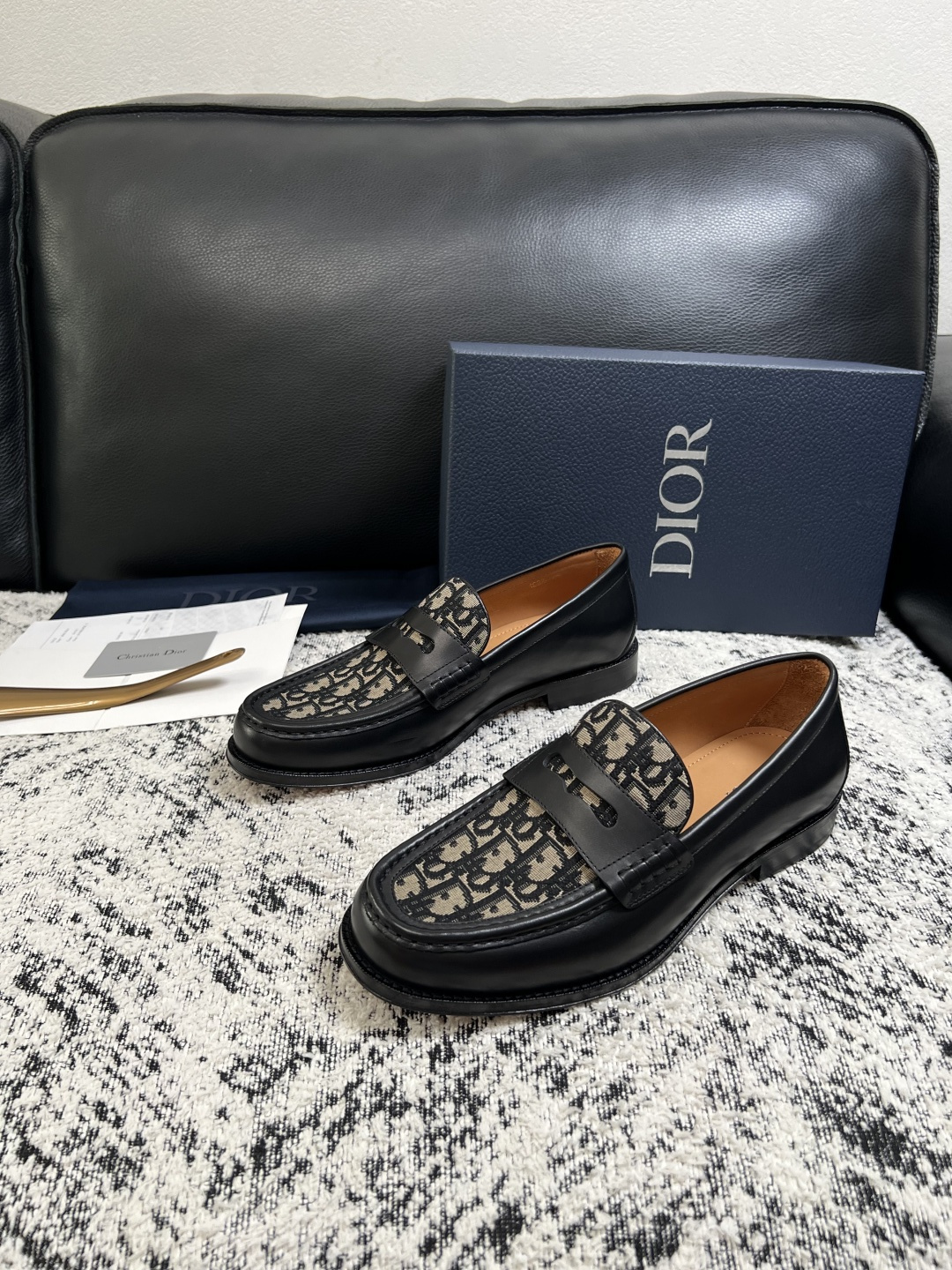 Dior  高品质  顶级工艺品  迪奥  皮鞋系列专柜同步原厂配置，意大利进口牛皮，全进口水染牛皮里垫，鞋底：原厂特供