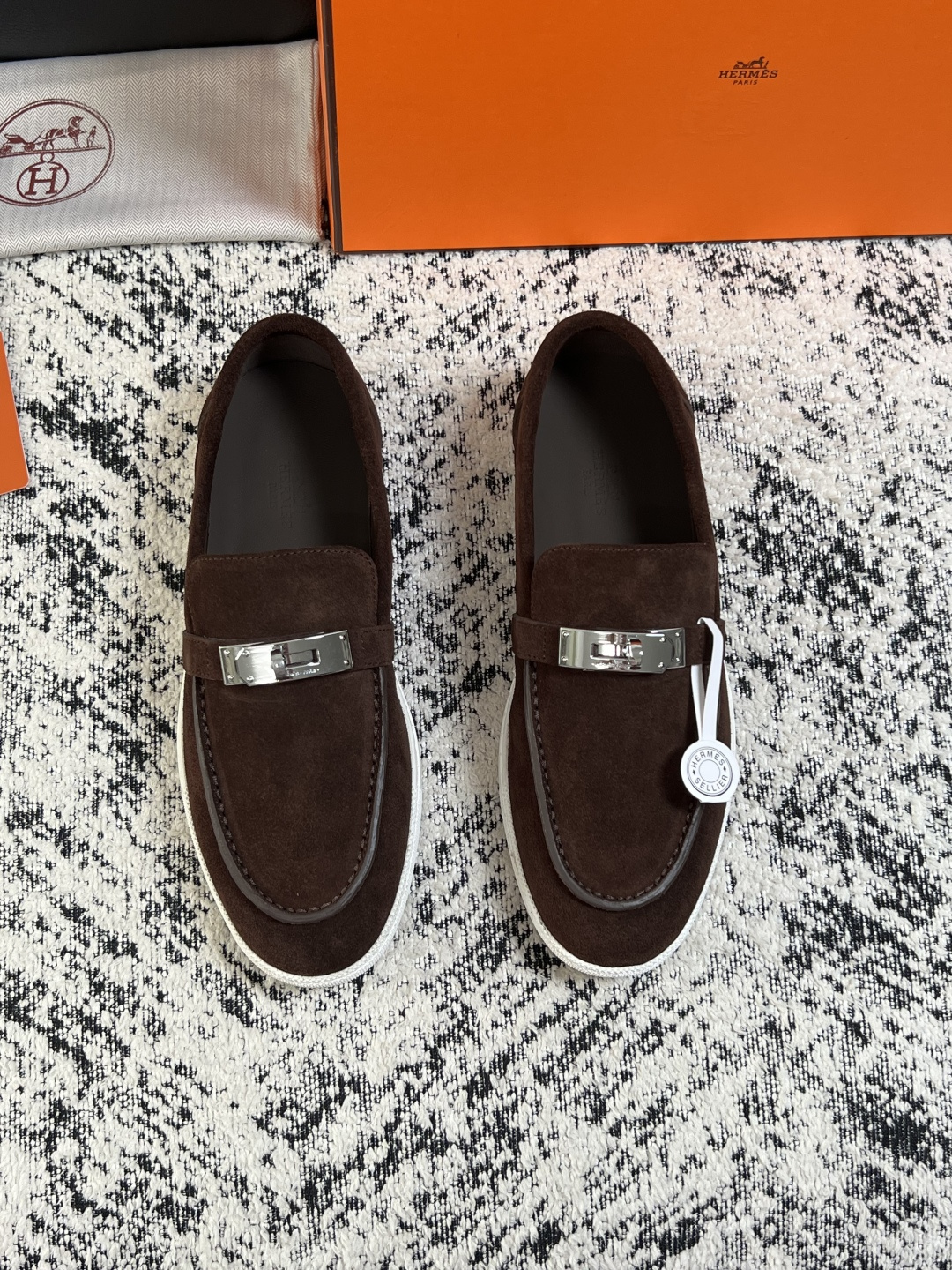 Hermes  高品质  顶级工艺品  爱马仕 专柜同步发售原厂配置，意大利进口原版牛皮面料，高品质拼接工艺，全进口水染