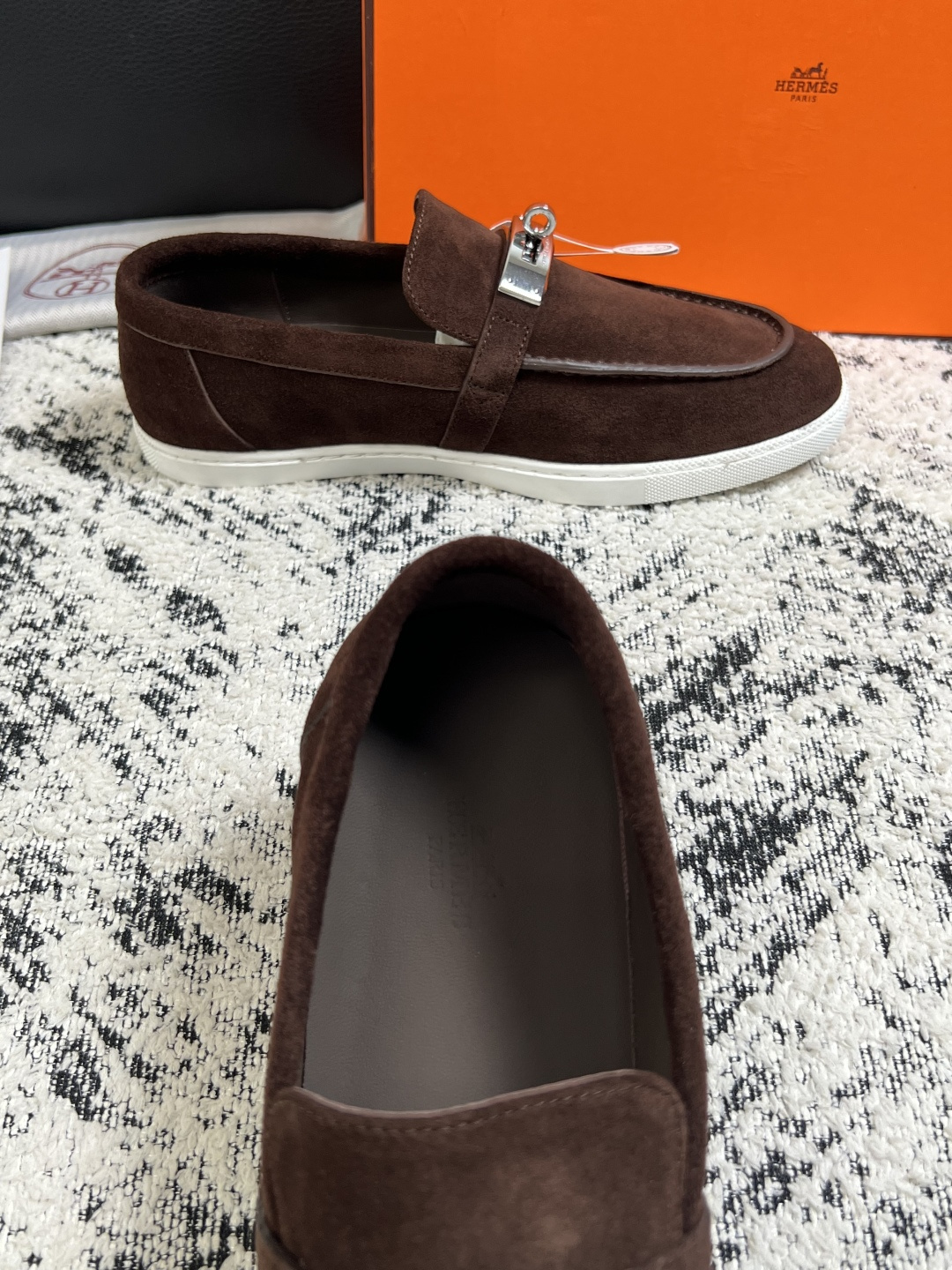 Hermes  高品质  顶级工艺品  爱马仕 专柜同步发售原厂配置，意大利进口原版牛皮面料，高品质拼接工艺，全进口水染