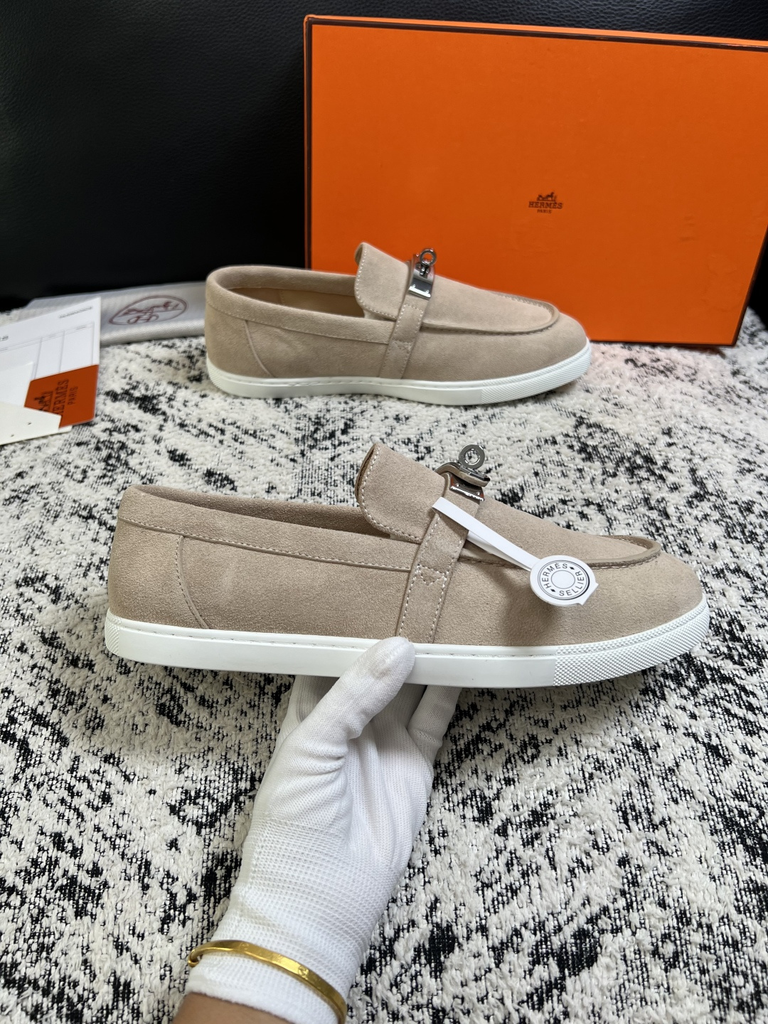 Hermes  高品质  顶级工艺品  爱马仕 专柜同步发售原厂配置，意大利进口原版牛皮面料，高品质拼接工艺，全进口水染