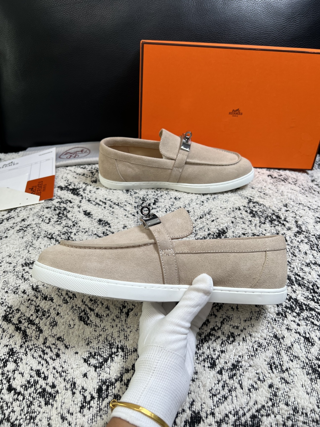 Hermes  高品质  顶级工艺品  爱马仕 专柜同步发售原厂配置，意大利进口原版牛皮面料，高品质拼接工艺，全进口水染