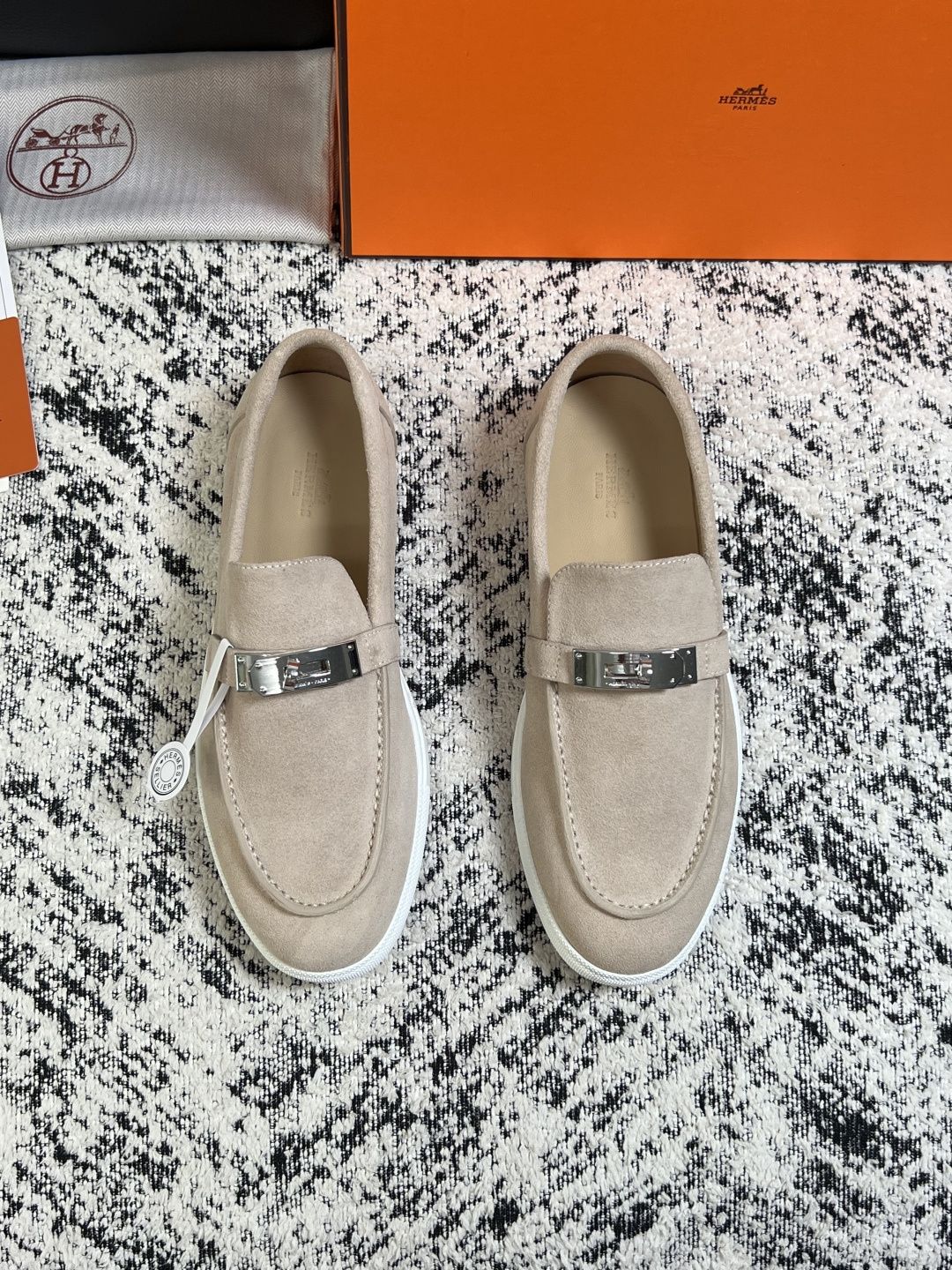Hermes  高品质  顶级工艺品  爱马仕 专柜同步发售原厂配置，意大利进口原版牛皮面料，高品质拼接工艺，全进口水染