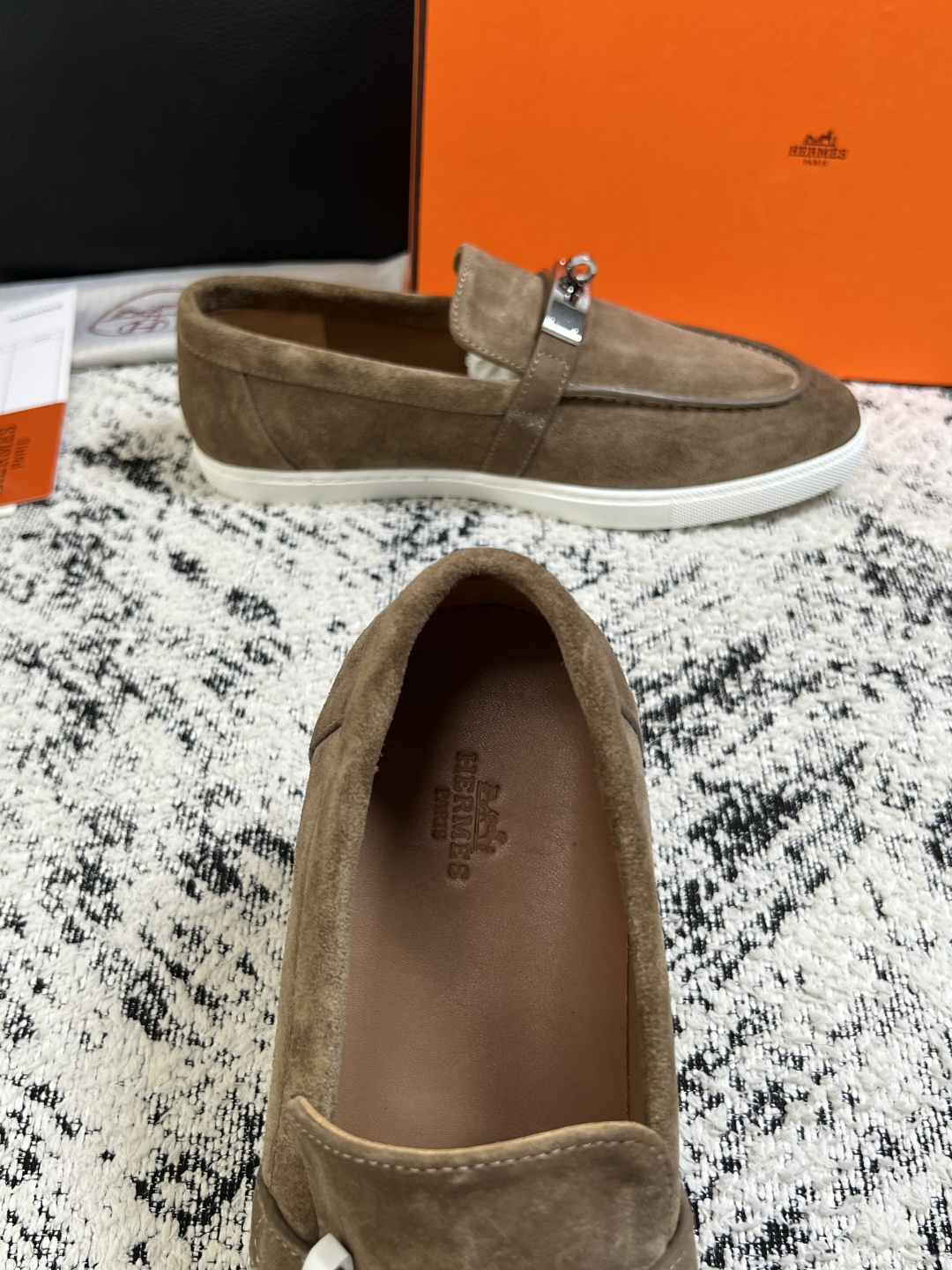 Hermes  高品质  顶级工艺品  爱马仕 专柜同步发售原厂配置，意大利进口原版牛皮面料，高品质拼接工艺，全进口水染