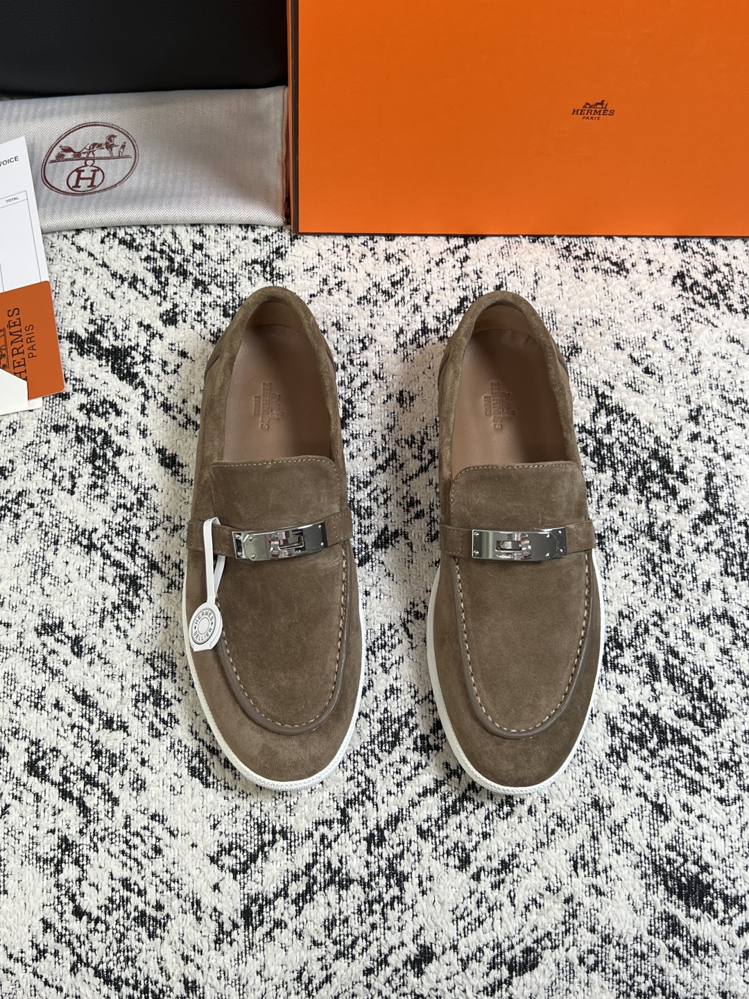 Hermes  高品质  顶级工艺品  爱马仕 专柜同步发售原厂配置，意大利进口原版牛皮面料，高品质拼接工艺，全进口水染