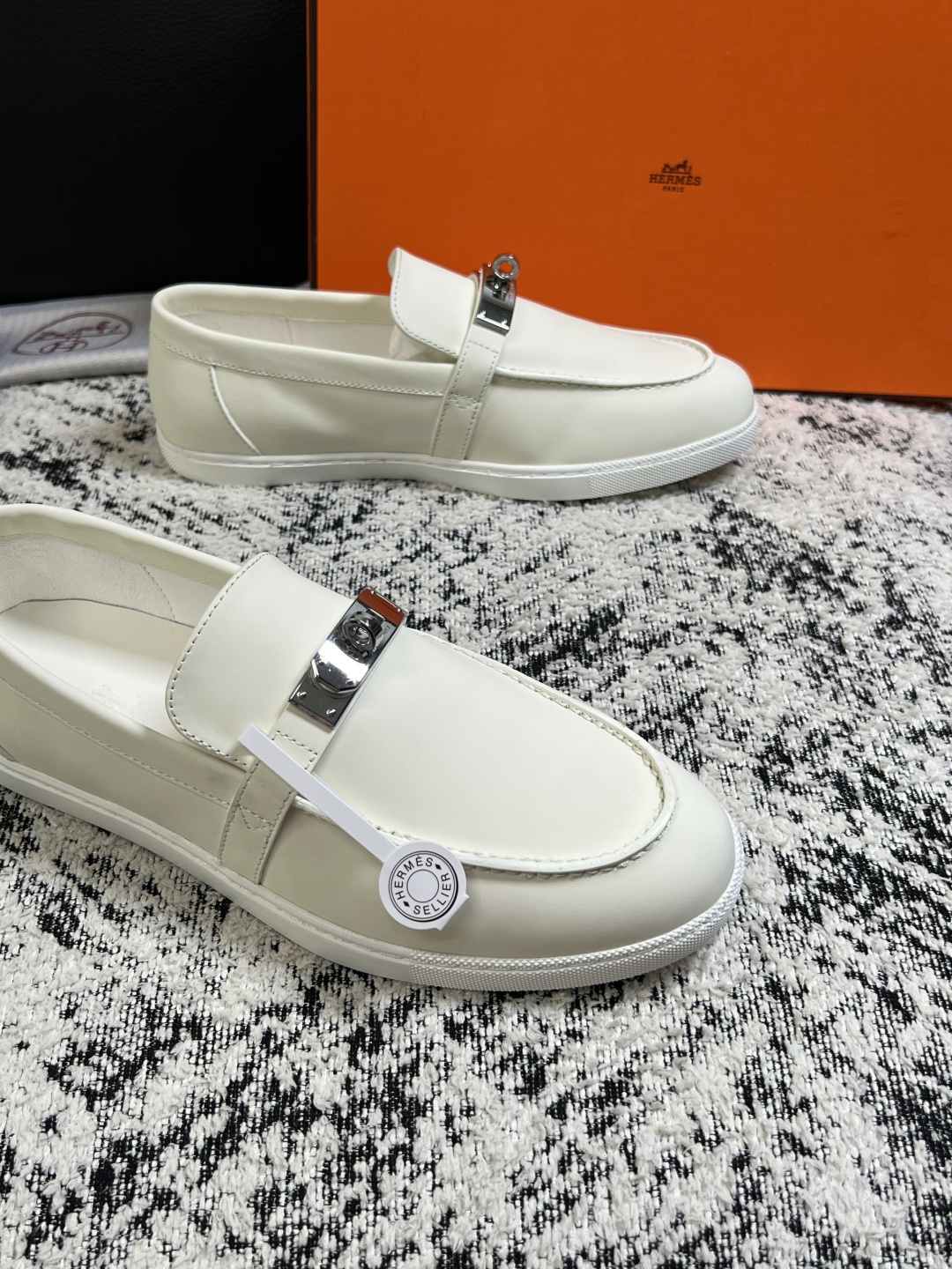 Hermes  高品质  顶级工艺品  爱马仕 专柜同步发售原厂配置，意大利进口原版牛皮面料，高品质拼接工艺，全进口水染