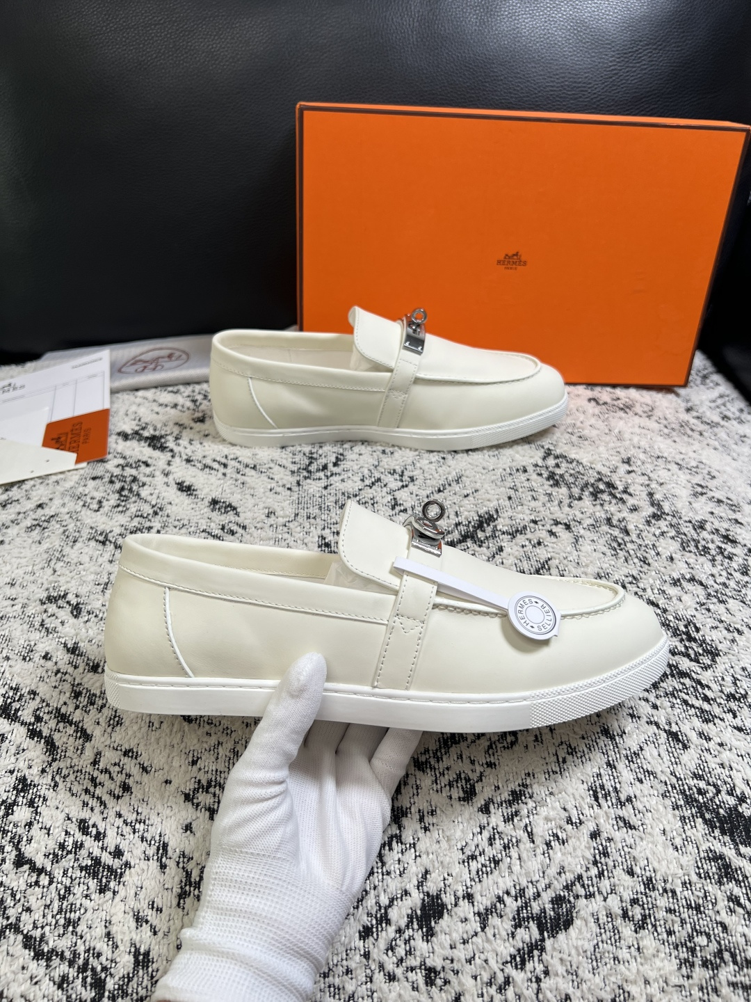 Hermes  高品质  顶级工艺品  爱马仕 专柜同步发售原厂配置，意大利进口原版牛皮面料，高品质拼接工艺，全进口水染