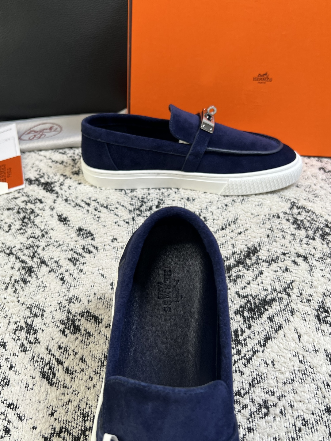 Hermes  高品质  顶级工艺品  爱马仕 专柜同步发售原厂配置，意大利进口原版牛皮面料，高品质拼接工艺，全进口水染