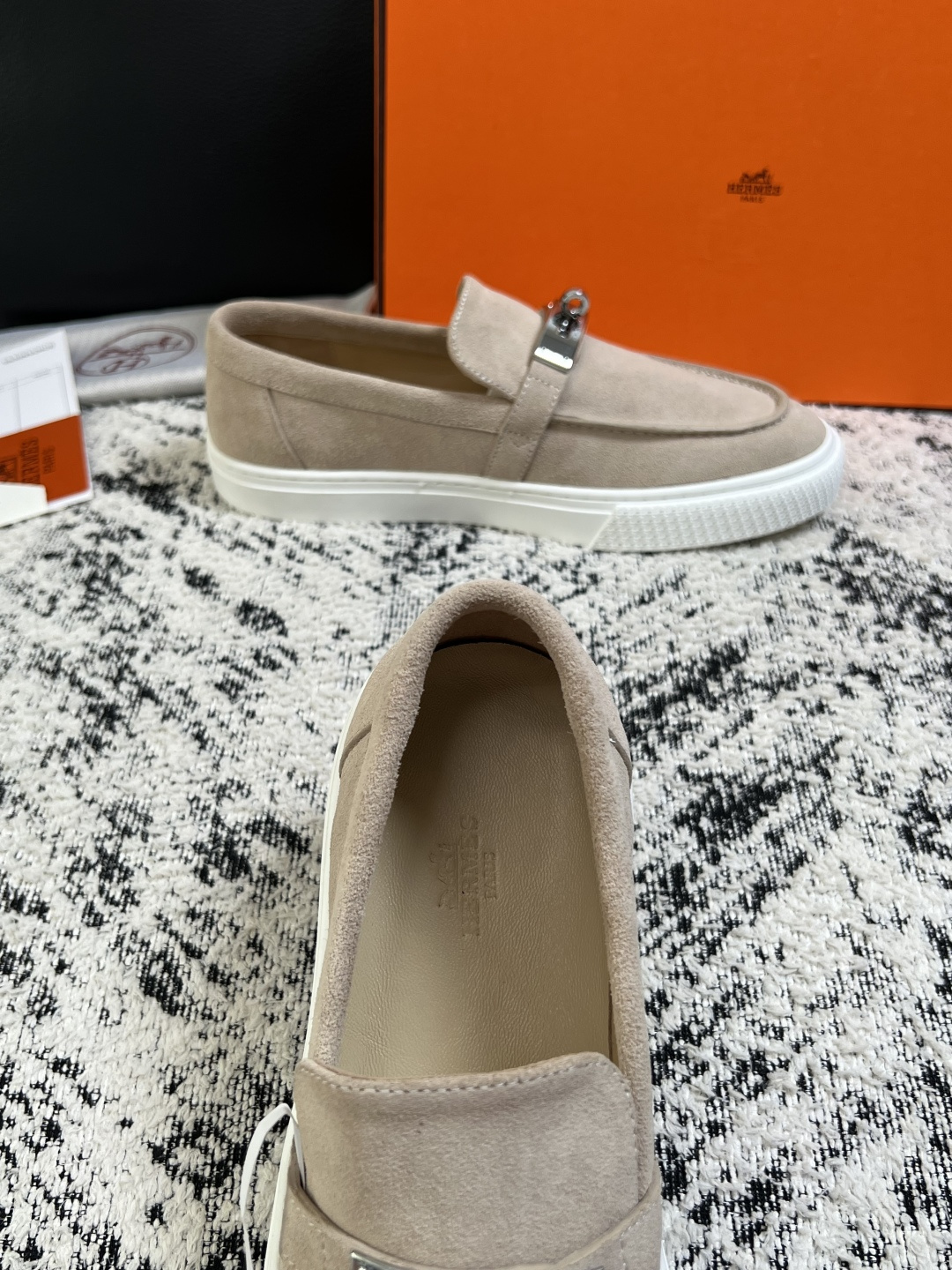 Hermes  高品质  顶级工艺品  爱马仕 专柜同步发售原厂配置，意大利进口原版牛皮面料，高品质拼接工艺，全进口水染
