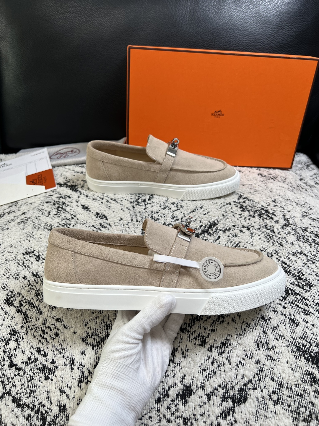 Hermes  高品质  顶级工艺品  爱马仕 专柜同步发售原厂配置，意大利进口原版牛皮面料，高品质拼接工艺，全进口水染