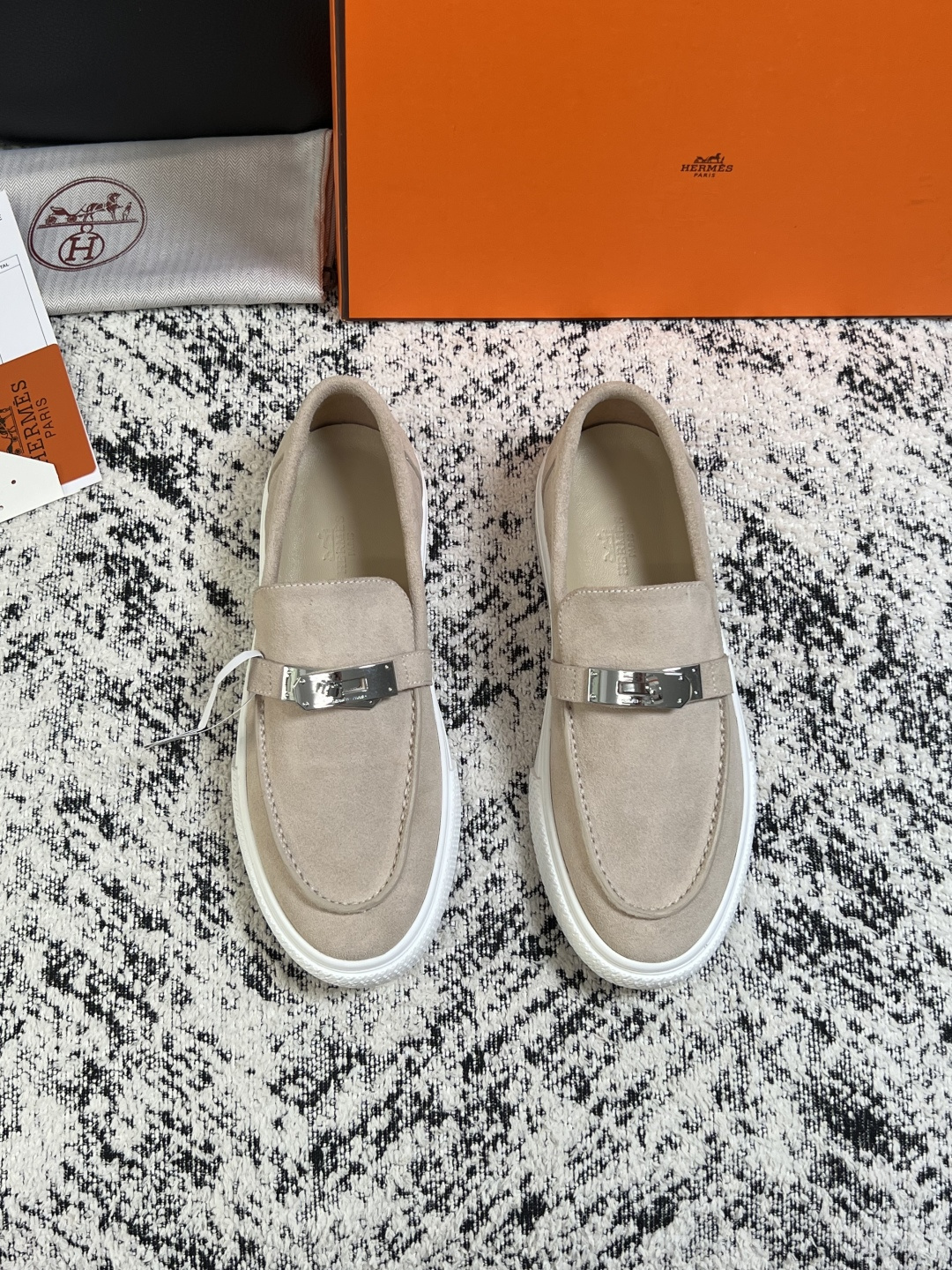 Hermes  高品质  顶级工艺品  爱马仕 专柜同步发售原厂配置，意大利进口原版牛皮面料，高品质拼接工艺，全进口水染