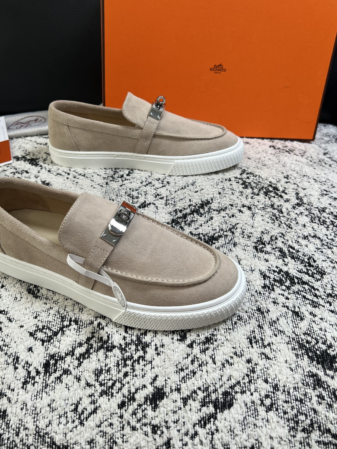 Hermes  高品质  顶级工艺品  爱马仕 专柜同步发售原厂配置，意大利进口原版牛皮面料，高品质拼接工艺，全进口水染