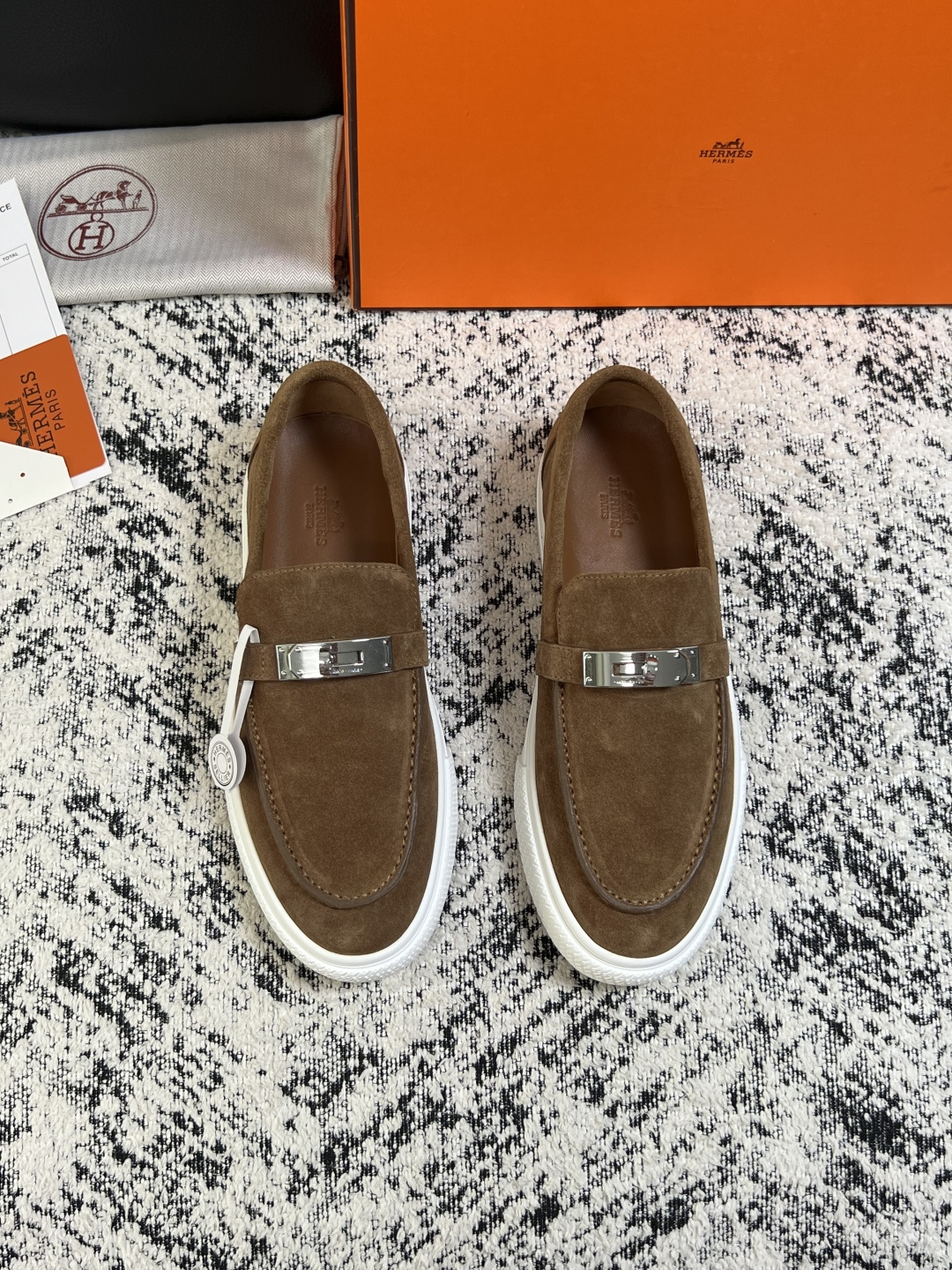 Hermes  高品质  顶级工艺品  爱马仕 专柜同步发售原厂配置，意大利进口原版牛皮面料，高品质拼接工艺，全进口水染