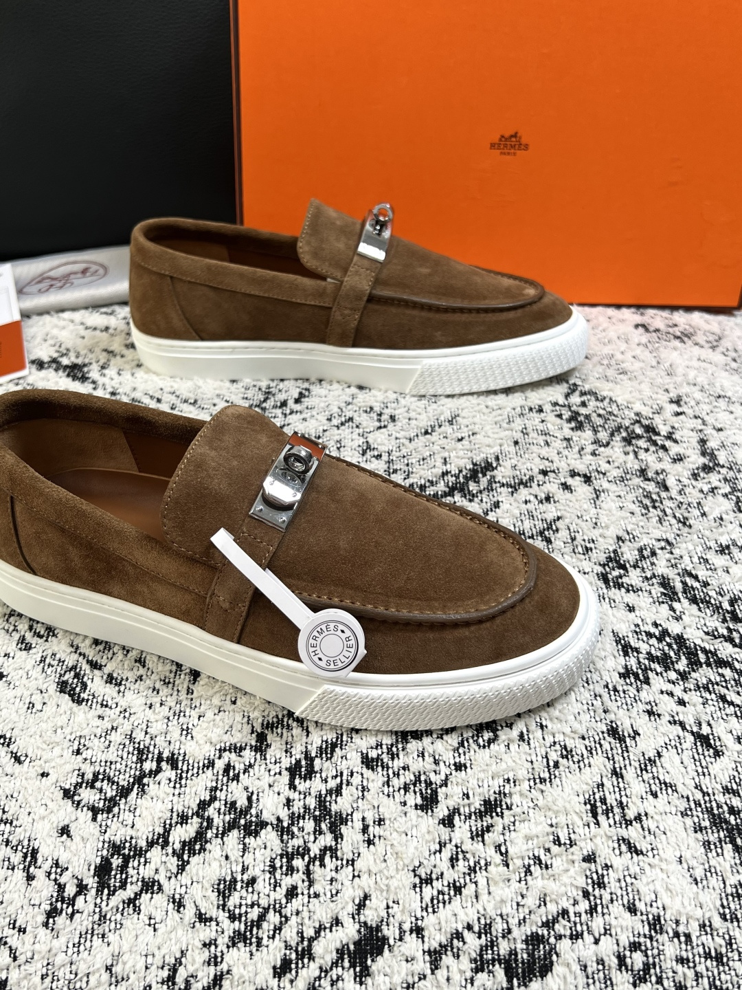 Hermes  高品质  顶级工艺品  爱马仕 专柜同步发售原厂配置，意大利进口原版牛皮面料，高品质拼接工艺，全进口水染